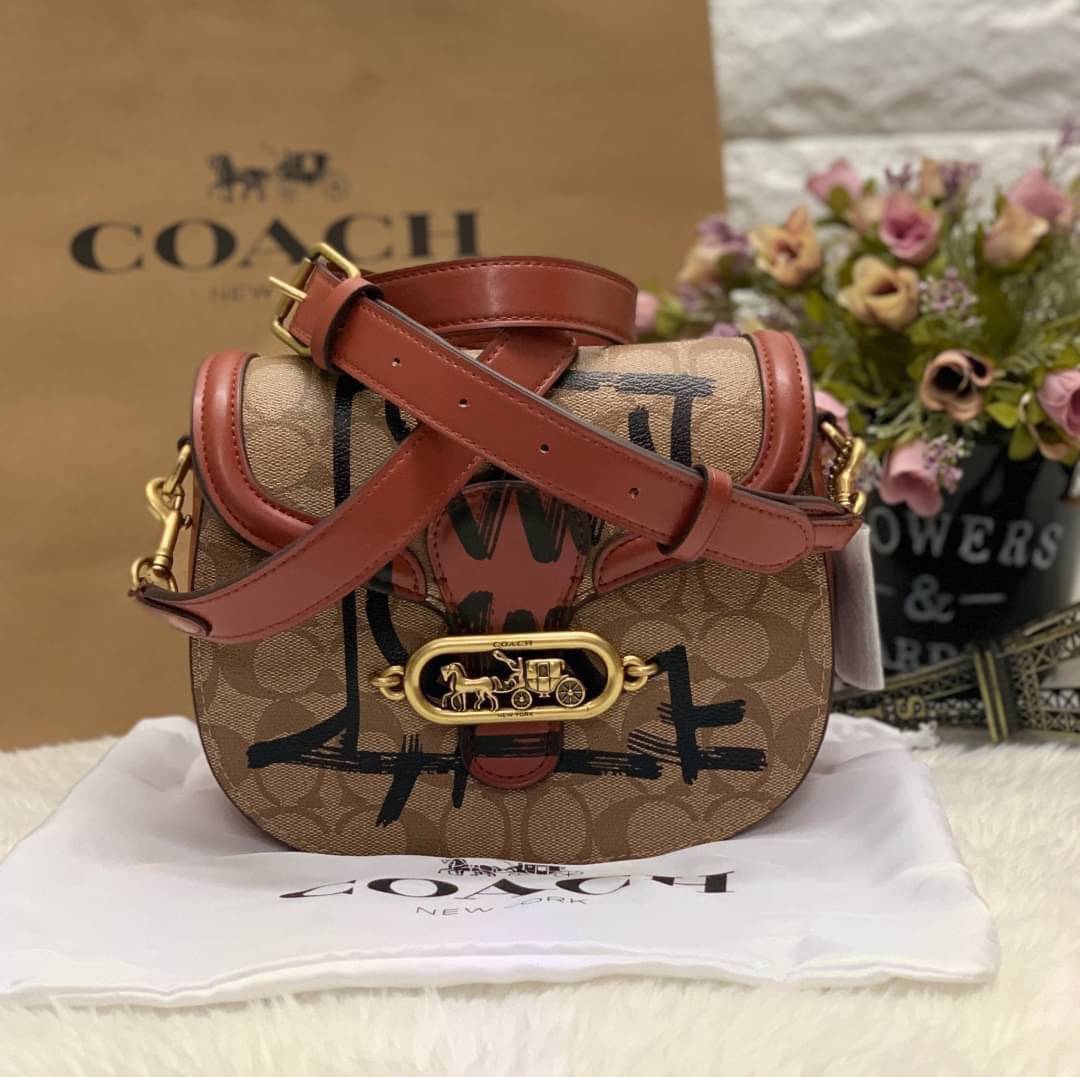 ของแท้ 💯% ได้ไปไม่ผิดหวังแน่นอนค่ะ! 📌Limited edition!! COACH REXY X GUANG YU CROSBODY BAG ((1501))