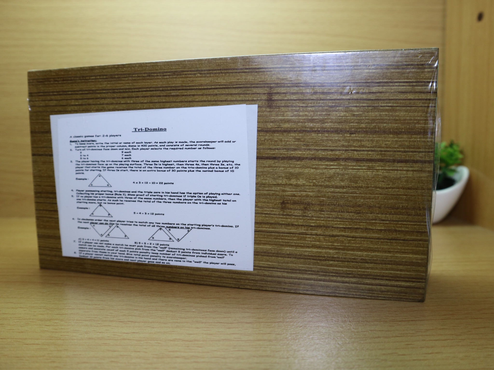 โดมิโน่สามเหลี่ยมไม้