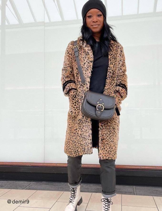 COACH C0749 BEAT SADDLE BAG The best item! ที่สาวๆรอคอย! ฮอตไฟลุก! สีหายาก ละมุนคุณหนู คอลเลคชั่นใหม่ ดีไซน์หรูหรา พิเศษมากๆมาพร้อมสายสะพาย 2 เส้น ใช้คู่กันหรือแยกสะพายก็สวยครบสูตร กระเป๋าสะพายทรง saddle คลาสสิค วัสดุหนัง glove-tanned ทนทาน เปิด-ปิดด้วยกร