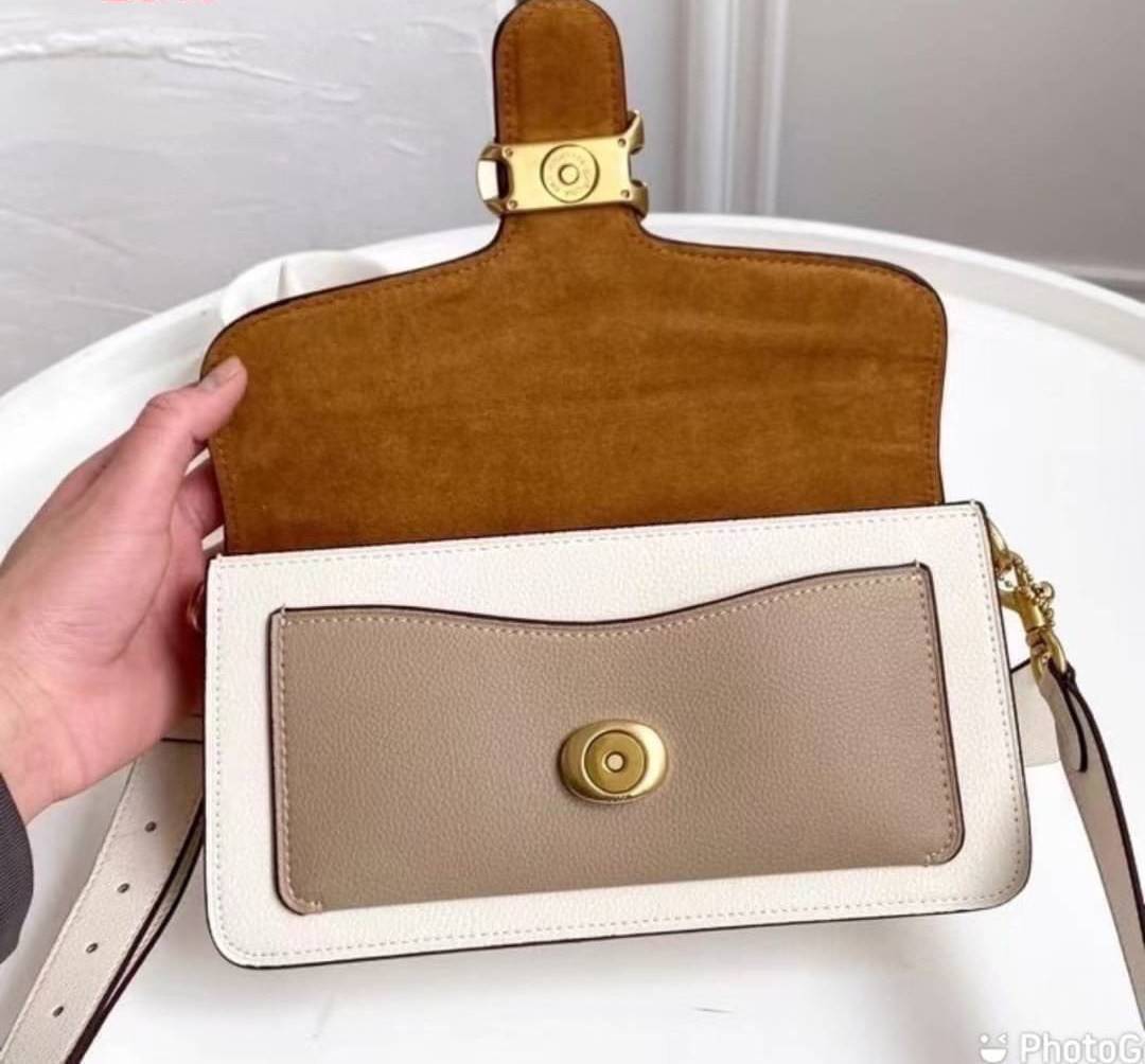 COACH TABBY SHOULDER BAG 26 พร้อมส่งที่ไทยอีกครั้งค่ะ!! กระเป๋าหิ้ว//คล้องไหล่//สะพายข้างได้ สุดคุ้ม! หนังแท้เรียบคลาสสิคเพิ่มความหรูเข้ามาค่ะ ด้านหน้ามีอะไหล่แบรนด์ตัวใหญ่โดดเด่น เปิดปิดกระเป๋าแบบกระดุมแม่เหล็ก ภายในมีช่องหลักใส่ของ2ช่อง;สามารถใส่กระเป๋า