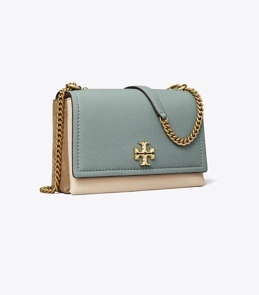 TORY BURCH LIMITED-EDITION SHOULDER BAG รุ่นลิมิเต็ด กับกระเป๋าสะพายไหล่ทรงผู้ดี ที่ผลิตมาในจำนวนจำกัด โดดเด่นด้วยอะไหล่ทองคลาสสิคหรูหรา