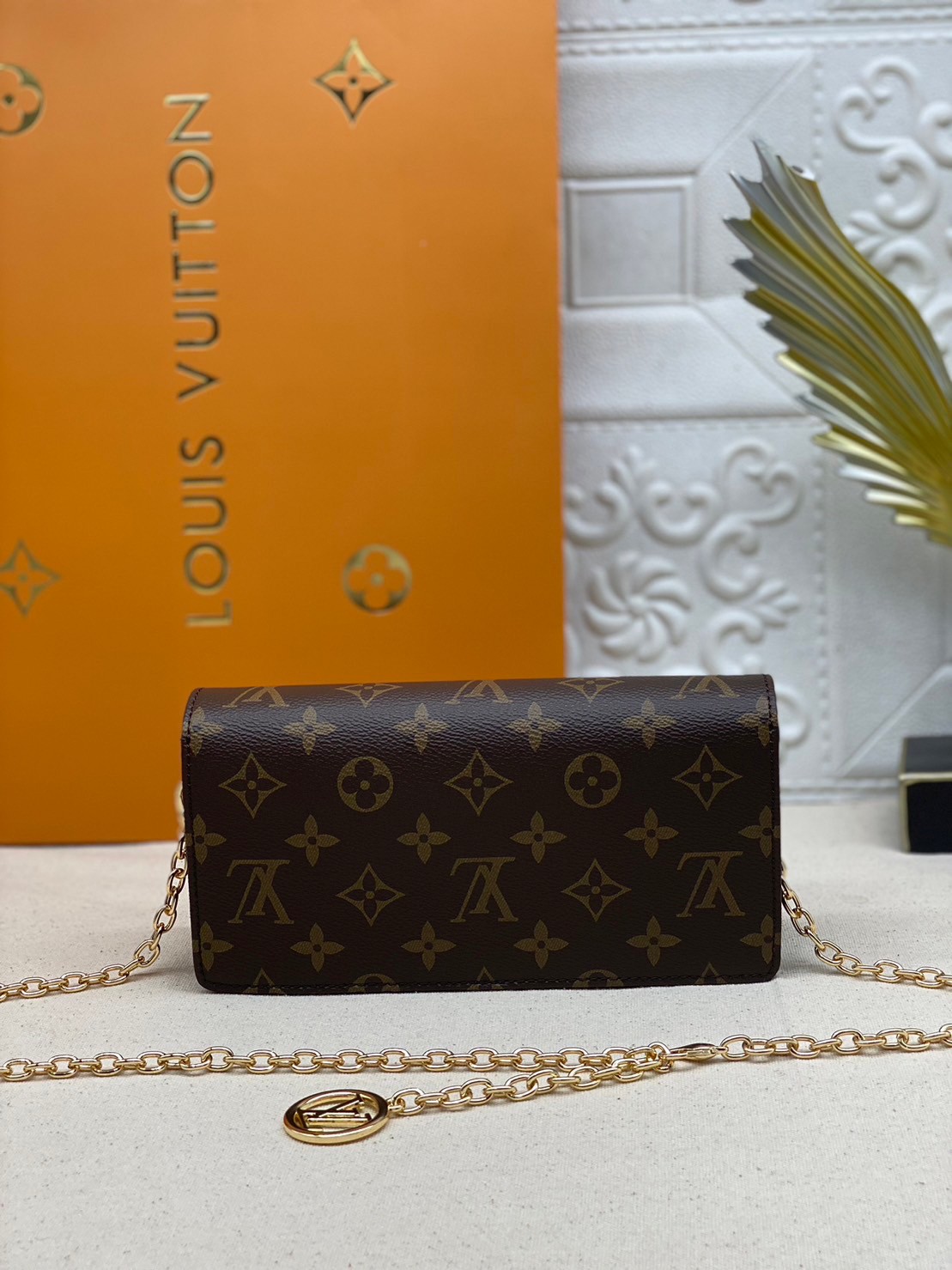 LV Wallet On Chain Lily Monogram Canvas / LV BAG พร้อมส่ง กระเป๋าสะพายทรงพอช คลาสสิค ดีไซน์เรียบหรู **รอบนี้จัดราคาพิเศษสุดคุ้ม งานสวยเกินราคาค่ะ