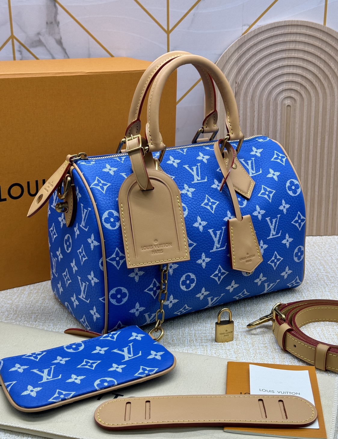 RUNWAY LV Speedy P9 Bandoulière 25 Soft Leather กระเป๋าสะพายสปีดี้รุ่นใหม่หรูหรา เกรดท็อปวีไอพี เกรดดีสุด 1:1 หนังแท้สวยงาม เก็บทุกรายละเอียด ใช้สลับแท้ ผ่านทุก ตม. ใช้งานต่างประเทศได้