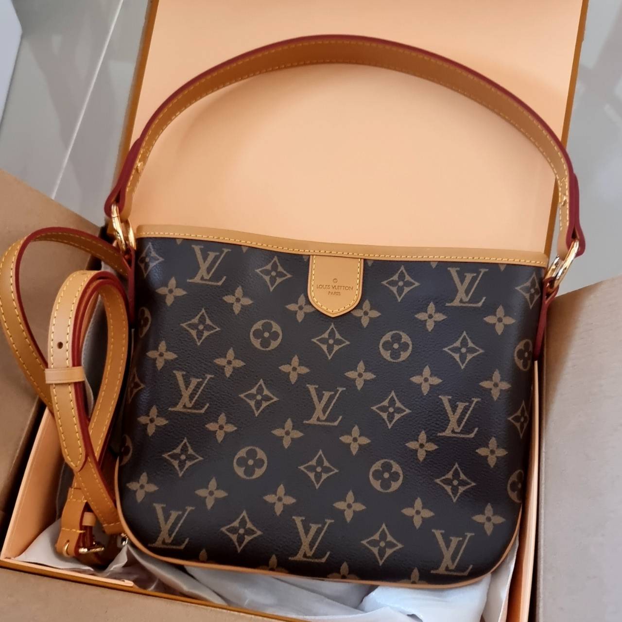 LV delightful newer bag กระเป๋าทรงโท้ทสุดปัง รุ่นขายดี ที่มาในไซส์ใหม่ สะดวกพกพามากๆ สายสะพายมีมาให้ 2 แบบ คล้องไหล่ และสายสะพายข้าง