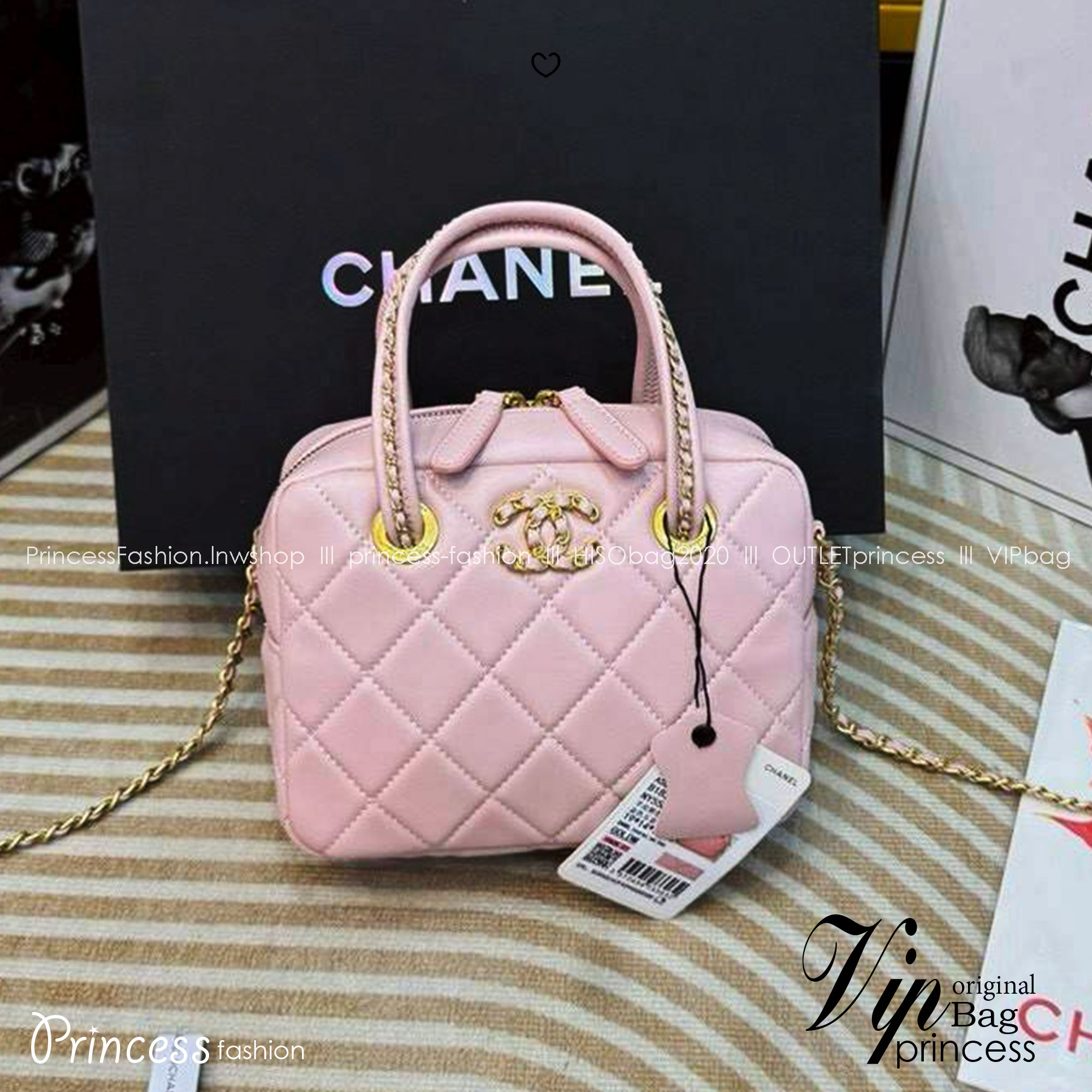 Chanel 25C Mini Bowling Bag กระเป๋าสะพายดีไซน์สุดเรียบหรูทรงโบลิ่ง อะไหล่สีทองสวยหรู ขนาดกำลังสวย รูปทรงคลาสสิคใช้งานได้สะดวก ภายในเป็นช่องโล่ง ใส่ของจุกจิก หรือสิ่งจำเป็นได้