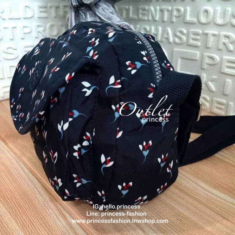 KIPLING Reth (Size S) shoulder & crossbody bag กระเป๋าสะพายวัสดุ Nylon&Polyester 100% ขนาดกำลังน่ารัก มาพร้อมพวงกุญเเจลิง มีช่องใส่ของ2ช่อง ช่องใหญ่ภายในมีป้ายและแท็กตรงซับใน มีซิปย่อยอีก 1 ช่องด้านใน,มีสายคล้องพวงกุญแจ ด้านหน้ามีอีก 1 ช่องสามารถใส่ของจุก