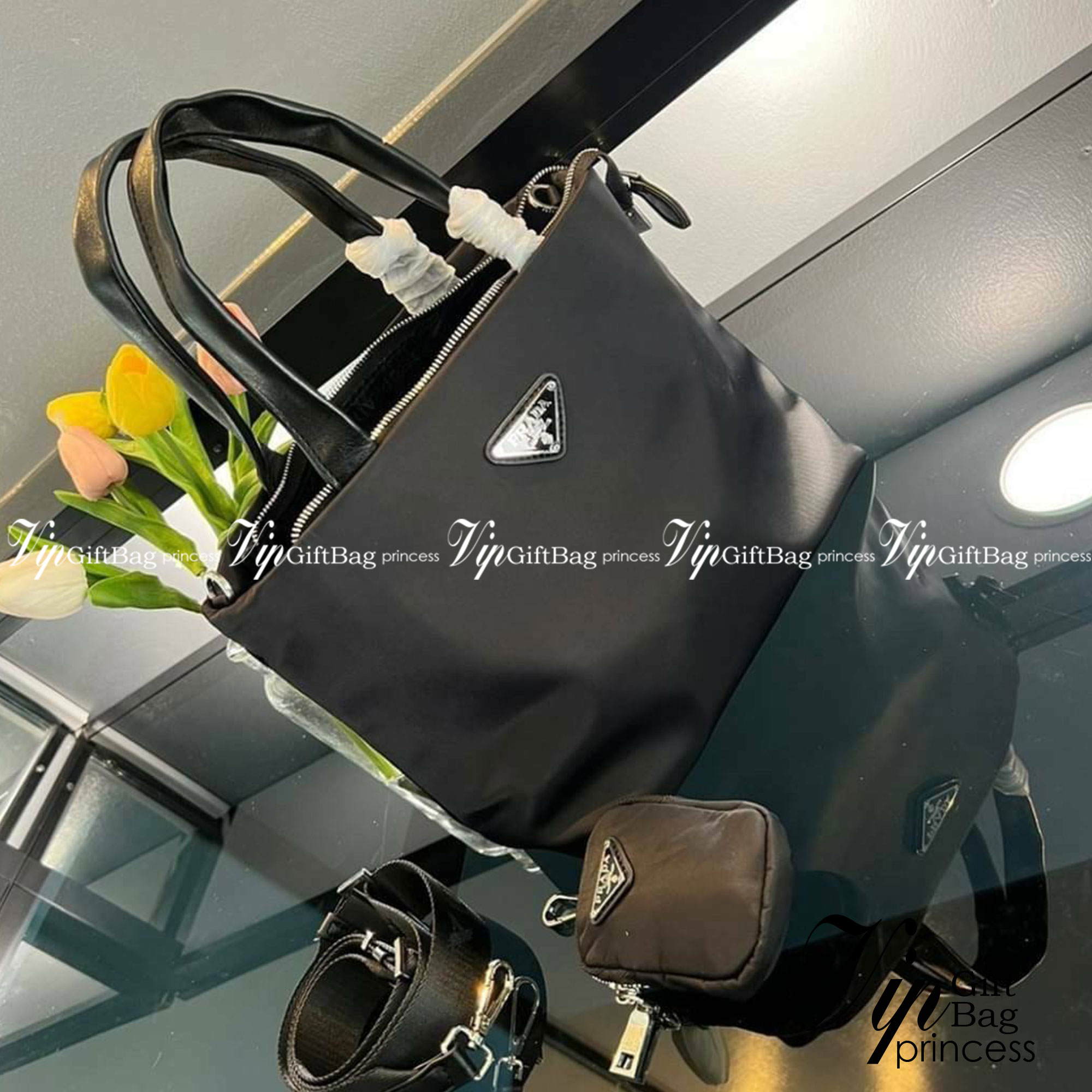 Prada nylon tote bag 9" กระเป๋าสะพายผ้าไนลอน พร้อมใบเล็ก ภาพถ่ายจากงานขายจริง ใช้งานต่างประเทศได้