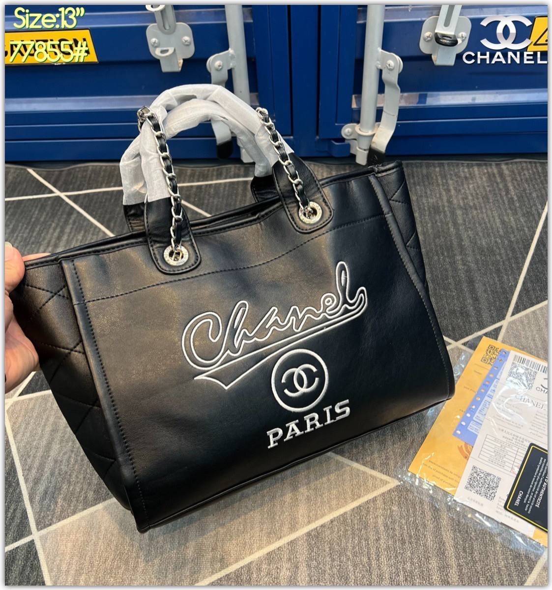 CHANEL shopping bag / Chanel Tote Bag งานหนังทั้งใบ หน้าปักโลโก้ Chanel Paris สวยคลาสสิก ใช้งานได้หลายโอกาส ภายในโล่งกว้าง จุของได้เยอะ พร้อมส่งที่ไทย ภาพถ่ายจากงานขายจริง ใช้งานต่างประเทศได้