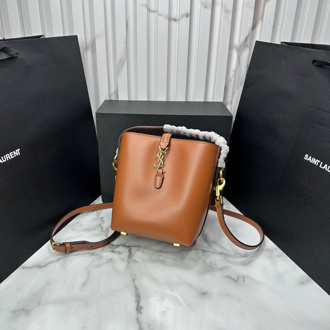 Mini 5" น้องเล็กน่ารักมาก YSL Le 37 in shiny leather Hobo Bag / YSL Bucket Bag / YSL Tote Bag กระเป๋าสะพายทรงโฮโบโท้ท งานหนังสวยเต็มใบ อะไหล่ทองสวยคลาสสิก ราคาแสนดีแนะนำของมันต้องมีจริงๆ
