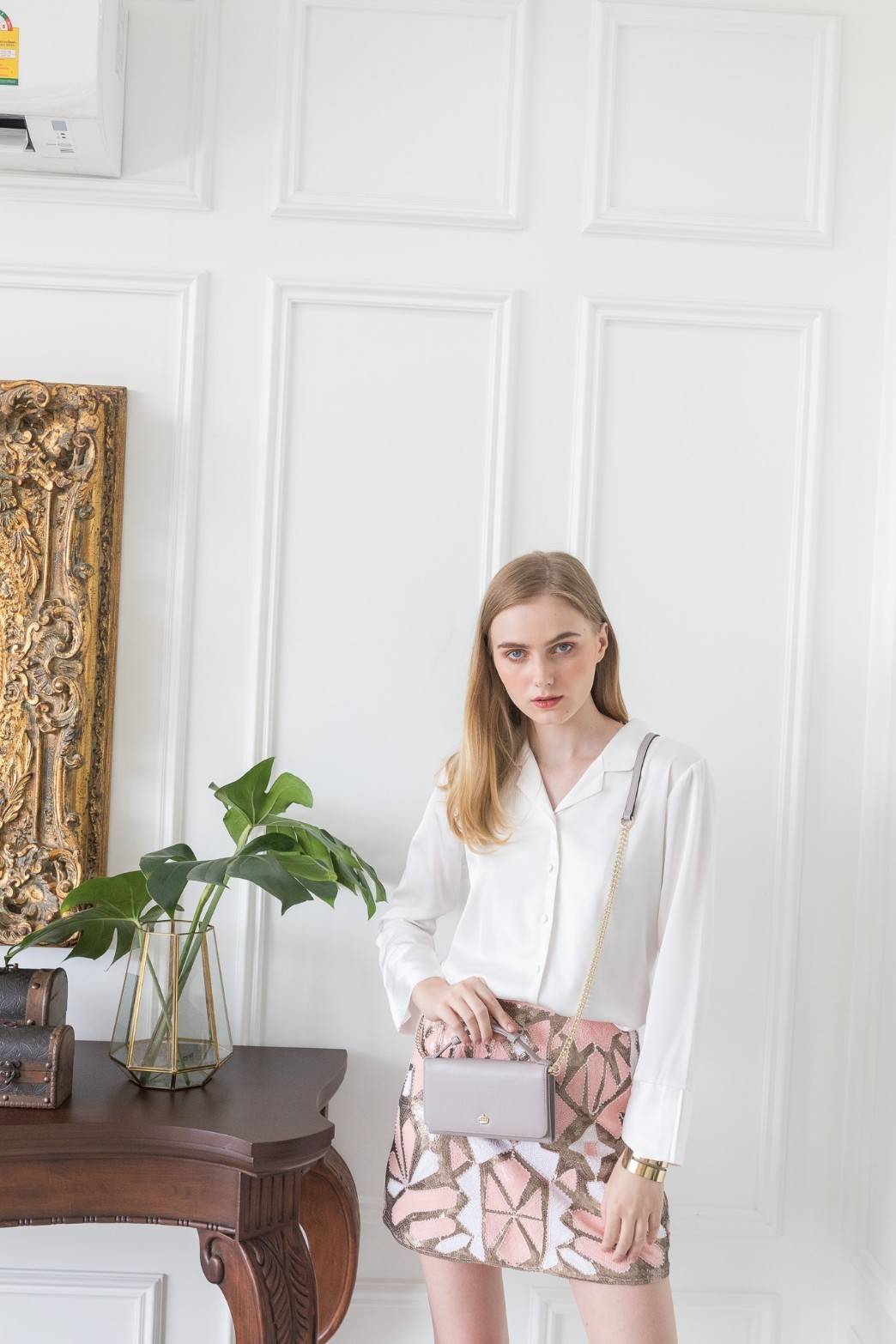 รุ่นขายดี **หนังวัวแท้สวยมาก KEEP • Ari • กระเป๋า สตางค์ยาว ปรับเป็นคลัช หรือถือ สะพาย ก้อได้หมด ขนาด กะลังดี ทรงสวย แค่ใบเดียวจบ! หนังคุณภาพเยี่ยม ภายใน จุของคุ้ม ใส่บัตร ใส่มือถือได้ทุกรุ่น ใบนี้ จะแต่งกับ Look ไหนก้อเข้ากันได้ดีแน่นอนค๊า Don't mis