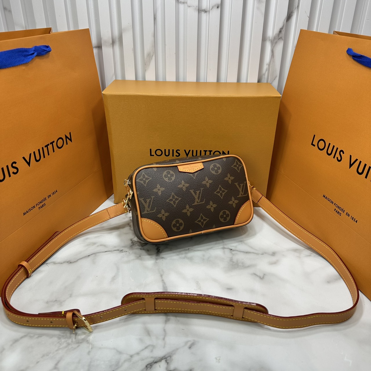 ORI หนังแท้ | LV Trocadéro Wearable Wallet Monogram Canvas 20cm กระเป๋าสะพายทรงแมสเซ็นเจอร์ดีไซน์ใช้เป็นกระเป๋าสตางค์ได้ ขนาดกำลังสวยกะทัดรัด คลาสสิคหรูหราคล่องตัว