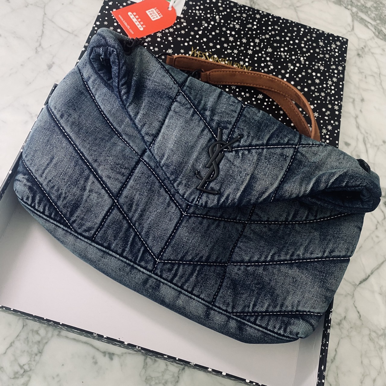 YSL Puffer denim shoulder bag กระเป๋าสะพายเดนิมฟอก สวยเท่ห์คลาสสิกลายเชฟล่อนเป็นเอกลักษณ์ รุ่นเดนิมยอดนิยม ทรงสวย ใช้ได้บ่อยไม่มีเบื่อ ดีไซน์เรียบหรู