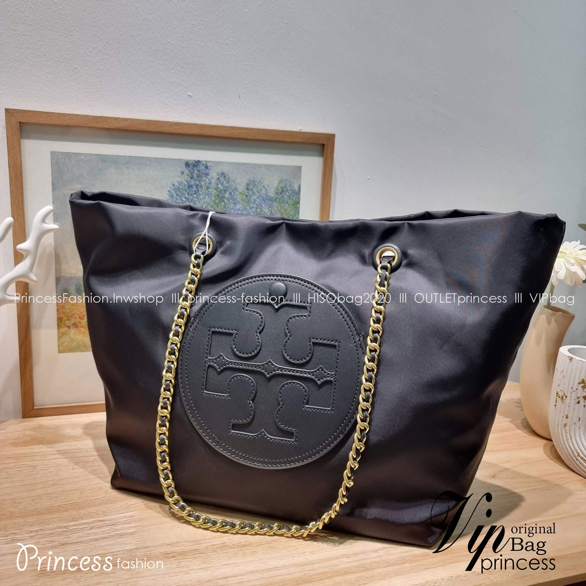 TORY BURCH Ella Chain Tote Bag / TORY TOTE NYLON BAG พร้อมส่ง 4 สี กระเป๋าสะพายทรงโท้ทใบใหญ่ จุของไปเลยแน่นๆ รูปทรงคลาสสิคชวนใช้ โดดเด่นด้วย patch โลโก้ แนะนำรีบสั่งใช้ไปสวยก่อนใครได้เลยน้า