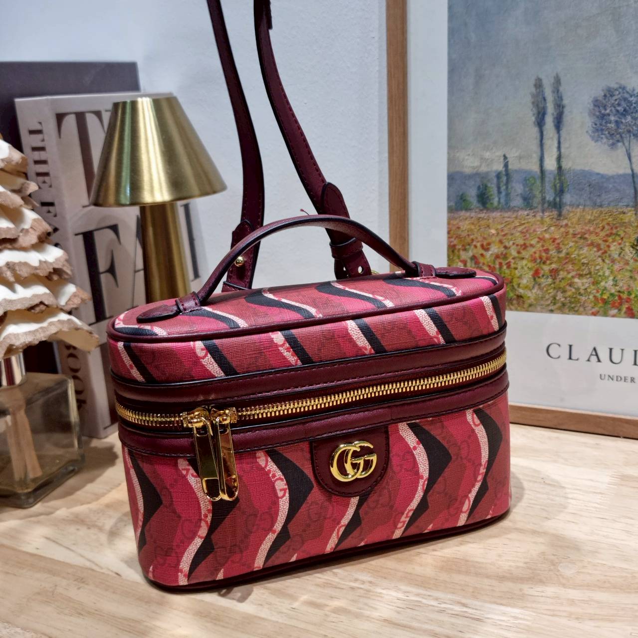 Gucci Lunar New Year Printed super mini bag ไอเท็มหายากสุดปัง กระเป๋าสะพายรุ่นรับทรัพย์ คอลเลคชั่นใหม่พร้อม box set โทนสีใหม่ของแบรนด์