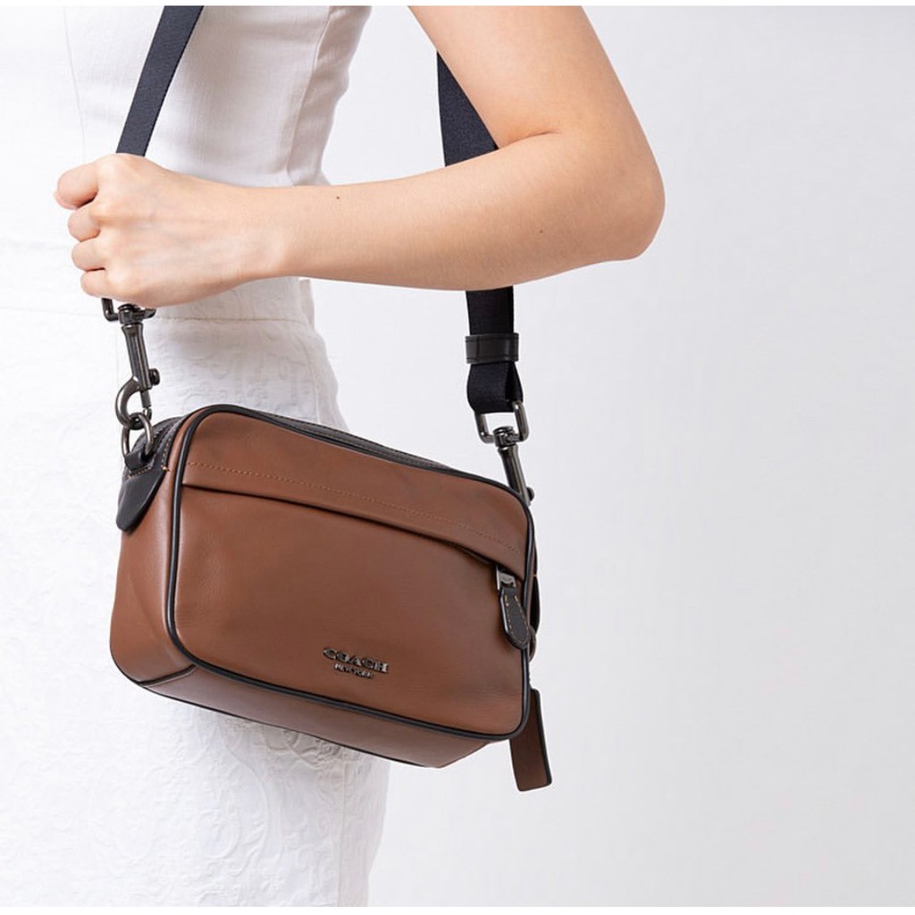 3สีเข้าใหม่งานคุณภาพอีกแล้วคับท่านน ทั้งสี ทั้งหนังสวยมากๆค่าา!! COACH GRAHAM CROSSBODY BAG ((39946)) พร้อมส่ง! กระเป๋าสะพายแบบครอสบอดี้ร์ ใช้ได้ทั้งชาย//หญิง หนังแท้อย่างดี เรียบหรูค่ะ ด้านหน้ามีช่องซิปซ่อนให้หนึ่งช่อง ช่องซิปหลักกว้าง ใส่ของจำเป็นได้ครบ