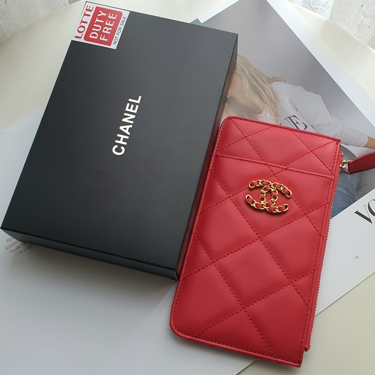 CHANEL LONG WALLET CARD PHONE HOLDER พร้อมส่งครบ 3 สี ❤️🖤🤍 พร้อมส่งที่ไทยค่าา กระเป๋าสตางค์รับทรัพย์ แนะนำรุ่นนี้เลยคะ งานพรีเมี่ยมกิ้ฟท์จากเค้าเตอร์ต่างประเทศ กระเป๋าสตางค์ทรงสวย สะดุดตา หนังสัมผัสลายด้าน จากแบรนด์ 𝗖 Ǖ