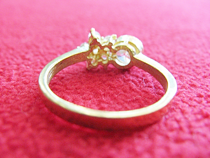 สินค้าหมดค่ะ แหวนเพชรทองเหลือง แบบ1(เพชรกลม1เม็ด-ดอกไม้)ค่ะ