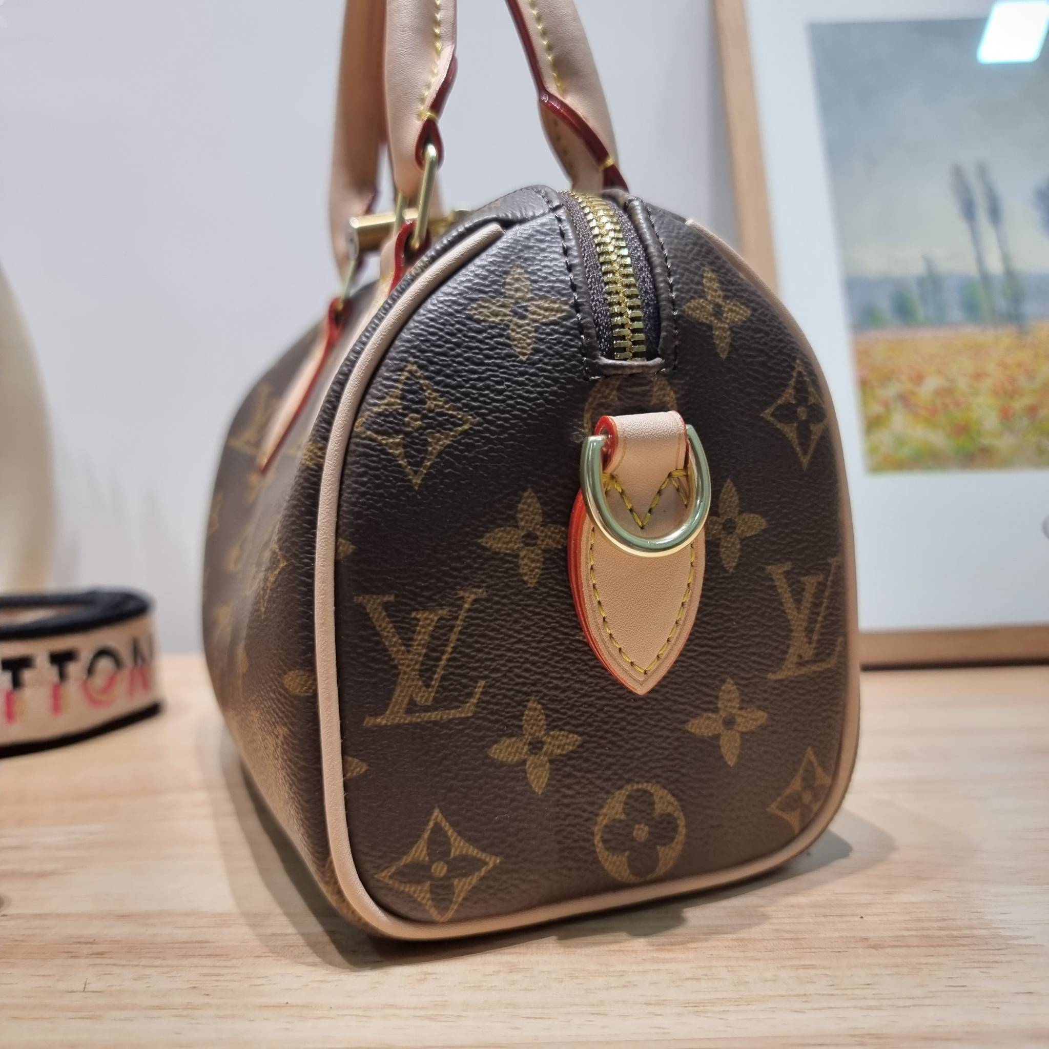 Set 3 ใบ LV Speedy Bandoulière 20 New in!! กับ box set ชวนสะสม ที่จับเอารุ่นยอดฮิต มามิกซ์รวมกับไอเท็มสุดคุ้มของมันต้องมี!! จัดเรียงให้อยู่ในกล่องสุดหรู ไม่ว่าจะตัวกระเป๋า กระเป๋าสตางค์ กระเป๋าจิ๋ว ใบไหนๆก็นำมาใช้งานได้จริง คุ้มค่ามากๆ แถมฟรี! ริบบิ้นลายล