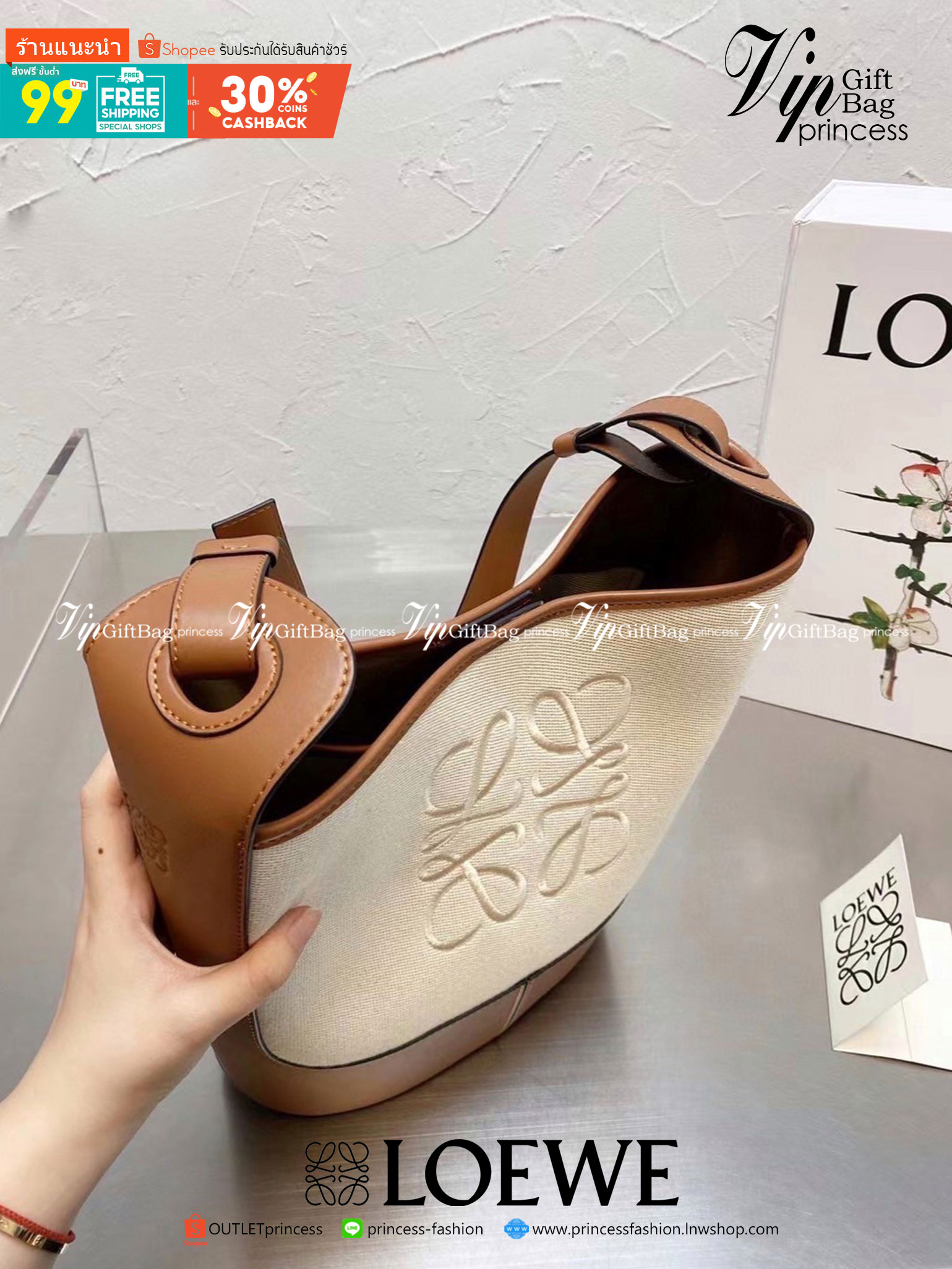 VIP 】LOEWE HOBO LEATHER SHOULDER BAG กระเป๋าสะพายทรงถัง ผ้าแคนวาสตัดขอบหนัง Lambskin หนังนิ่มสวย กระเป๋าสะพายทรงถัง ผ้าแคนวาสตัดขอบหนัง Lambskin หนังนิ่มสวยดีไซน์หรู โลโก้หน้าสวยงาม คงเอกลักษณ์แบรนด์ ภายในโล่งกว้างวัสดุเป็นหนังกลับ ขนาดกำลังดี จุได้เยอะ น