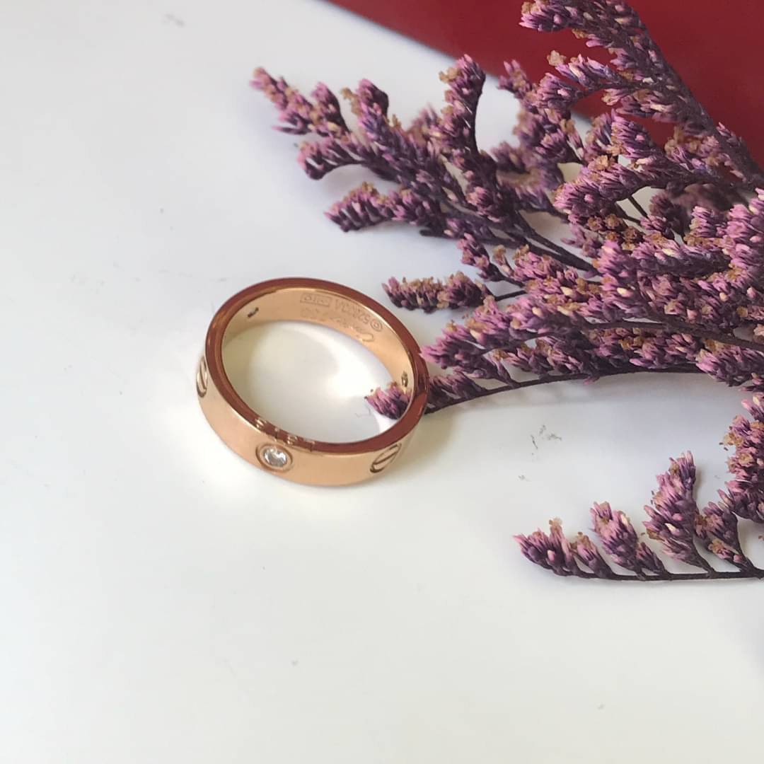 Cartier Rings แหวนรุ่นมีเพชร ภาพถ่ายจากงานจริง วัสดุคุณภาพดี ไม่ลอกไม่ดำ งานปั้มครบตามรูปเลยค่ะ