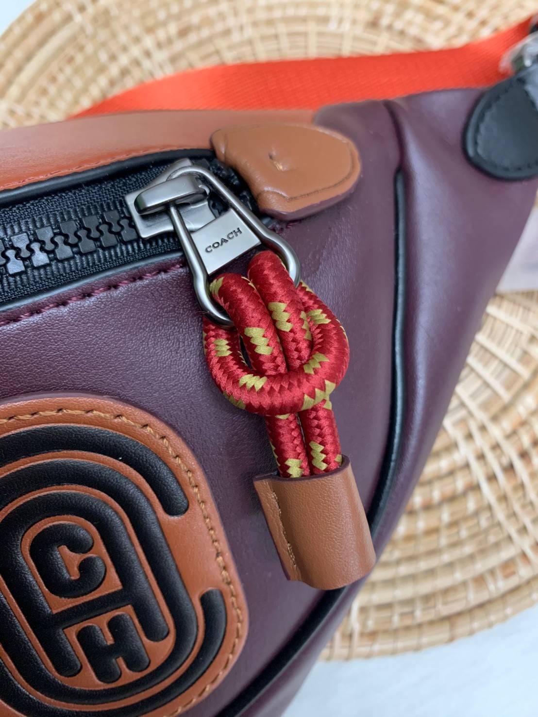 OUTTLET 】Coach Belt Bag ใบใหญ่คะ! Coach Rivington Belt Bag In Colorblock With Coach Patch C78947 สีเข้าใหม่ ได้ใจหนุ่มๆกันเลยค่าา 🌈สีจริงสวยมากค่ะ😘 กระเป๋าคาดอกด้านหน้า//คาดไปทางด้านหลัง//หรือคาดเอวได้ ตามแต่ความถนัดได้เลยนะคะ หนังแท้ นิ่ม