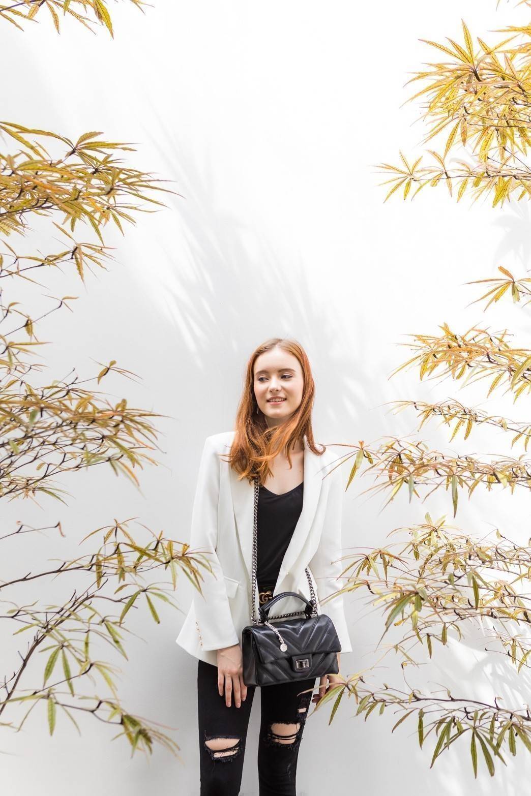 รุ่นขายดีเข้าเพิ่มค่า KEEP รุ่น coco chain handbag กระเป๋าทรงหรู รอบใหม่ ใช้หนัง Microfiber นิ่ม ฟู ตึงสวย ทนกว่าเดิมอยู่ทรง ใครชอบสไตล์นี้ห้ามพลาดนะคะ ใบนี้มีหูถือได้ ด้านในสีแดงสวย มีช่องแบ่งเก็บของหลายช่อง ด้านหลังมีช่องพิเศษสามารถใส่มือถือได้ค่ะ สายปร