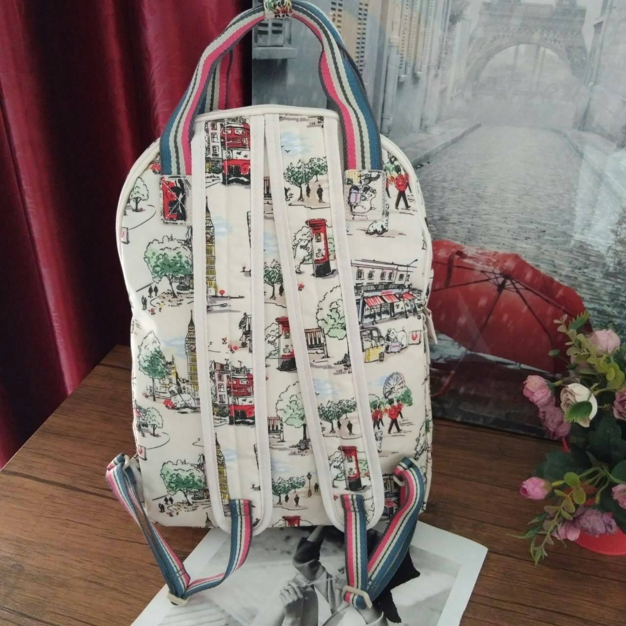 Cath Kidston Backpack Bag - กระเป๋าเป้ สไตล์วินเทจสุดฮิต - เปิด/ปิดกระเป๋าด้วยซิปรอบ - ภายใน มีช่องซิปใหญ่ใส่ของ 2 ช่อง จุของได้เยอะ - ด้านหน้ามีช่องซิปเล็ก 1 ช่อง
