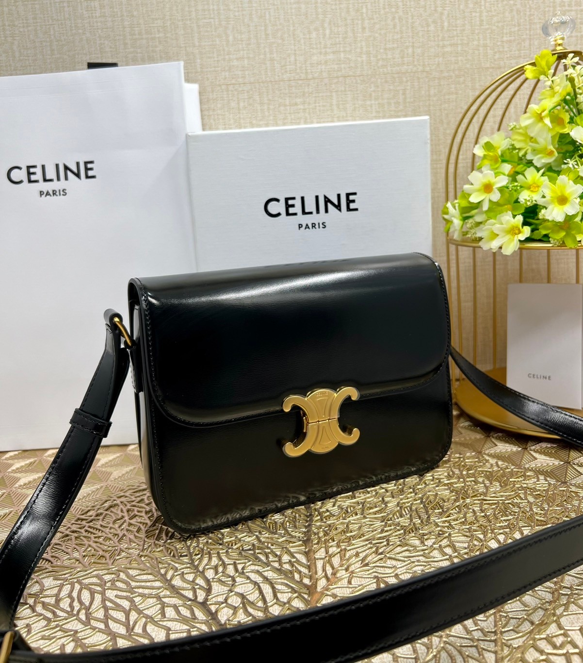 MEDIUM 22cm : CELINE CLASSIQUE TRIOMPHE BAG IN SHINY CALFSKIN / Celine Triomphe Bag / Celine Bag พร้อมส่ง 10 สี เกรดออริ 1:1 กระเป๋าแบรนด์หรูที่ควรมีแห่งปี
