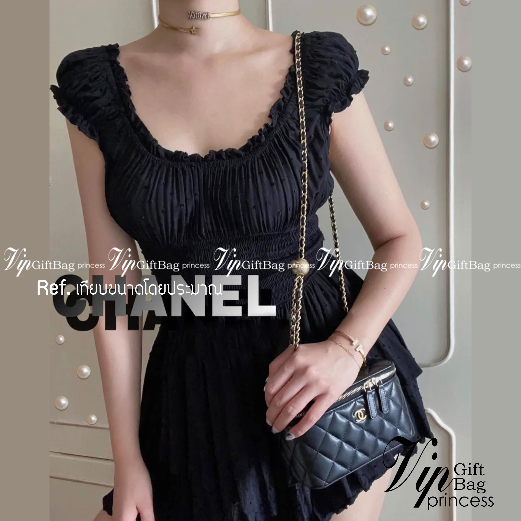 CHANEL Pearl Crush Vanity Case With Classic Chain / Chanel Vanity crossbody bag ฮอตสุด น่ารักสุด กระเป๋าทรงกล่องใบเล็กน่ารัก มี 2 ขนาด งานหนังสวย ตอบโจทย์และครองใจสาวๆ ได้อย่างแท้จริง ดีไซน์เรียบหรู มาพร้อมโลโก้อะไหล่ทองเพิ่มความโดดเด่น เป็นอีกรุ่นที่สาวๆ