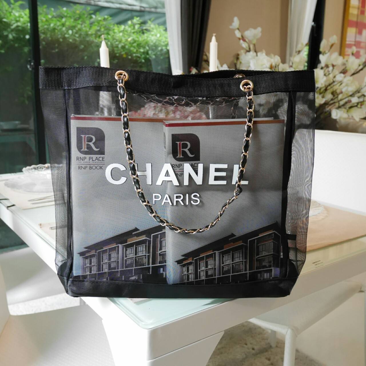 พร้อมส่งความสวยหรู 👠👠 Chanel Shopping Bag With Chain กระเป๋าสะพายใบใหญ่ทรง Shopping Bag Limited Edition พรีเมี่ยมกิ้ฟของแท้นำเข้าจาก Chanel Perfume Counter ของแท้100% (ไม่ใช่งานเลียนแบบ) ใบใหญ่วัสดุ Nylon โปร่ง ♡ ปั้ม CHANEL แบรนด์ส