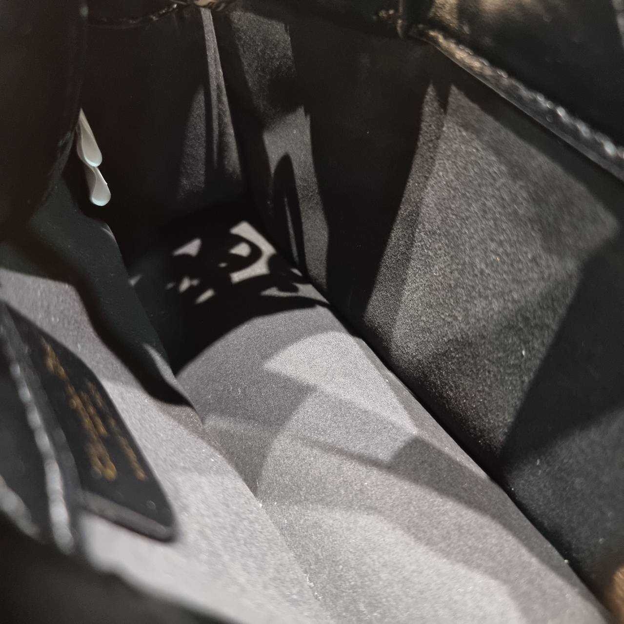 Dior mini book tote macro cannage bag กระเป๋าทรงโท้ทสุดฮิต ไซส์มินิ ดีไซน์ใหม่ หนังสวย พกพาไปไหนก็ได้ คล่องตัวและแมตช์ง่ายสุดๆ