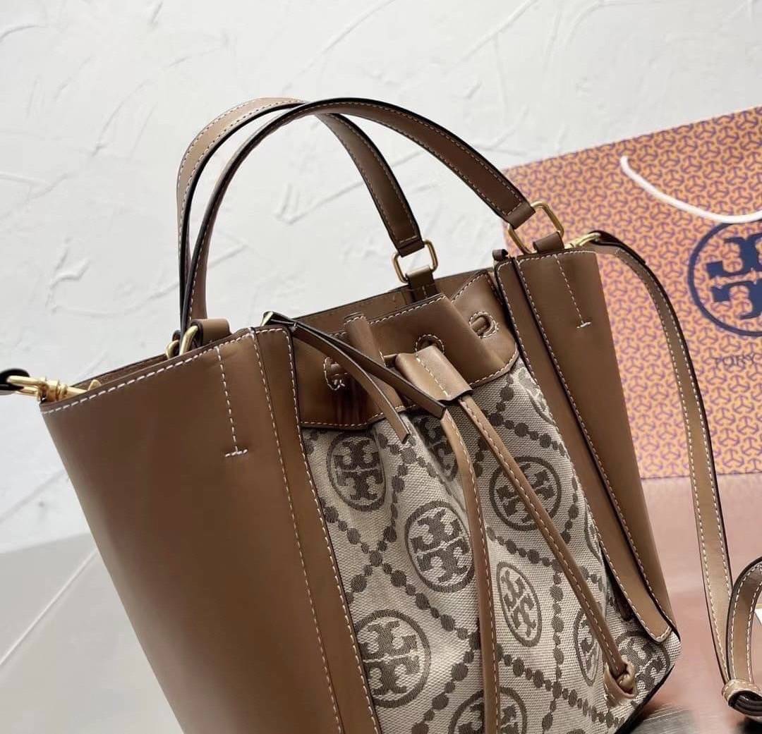 TORY BURCH MCGRAW DRAGONFLY IN MONOGRAM JACQUARD กระเป๋าลายโมโนแกรมยอดฮิต ที่มาในรูปทรงดีไซน์ใหญ่ สวยเก๋ ไม่เหมือนใคร ไม่มีซ้ำ!!