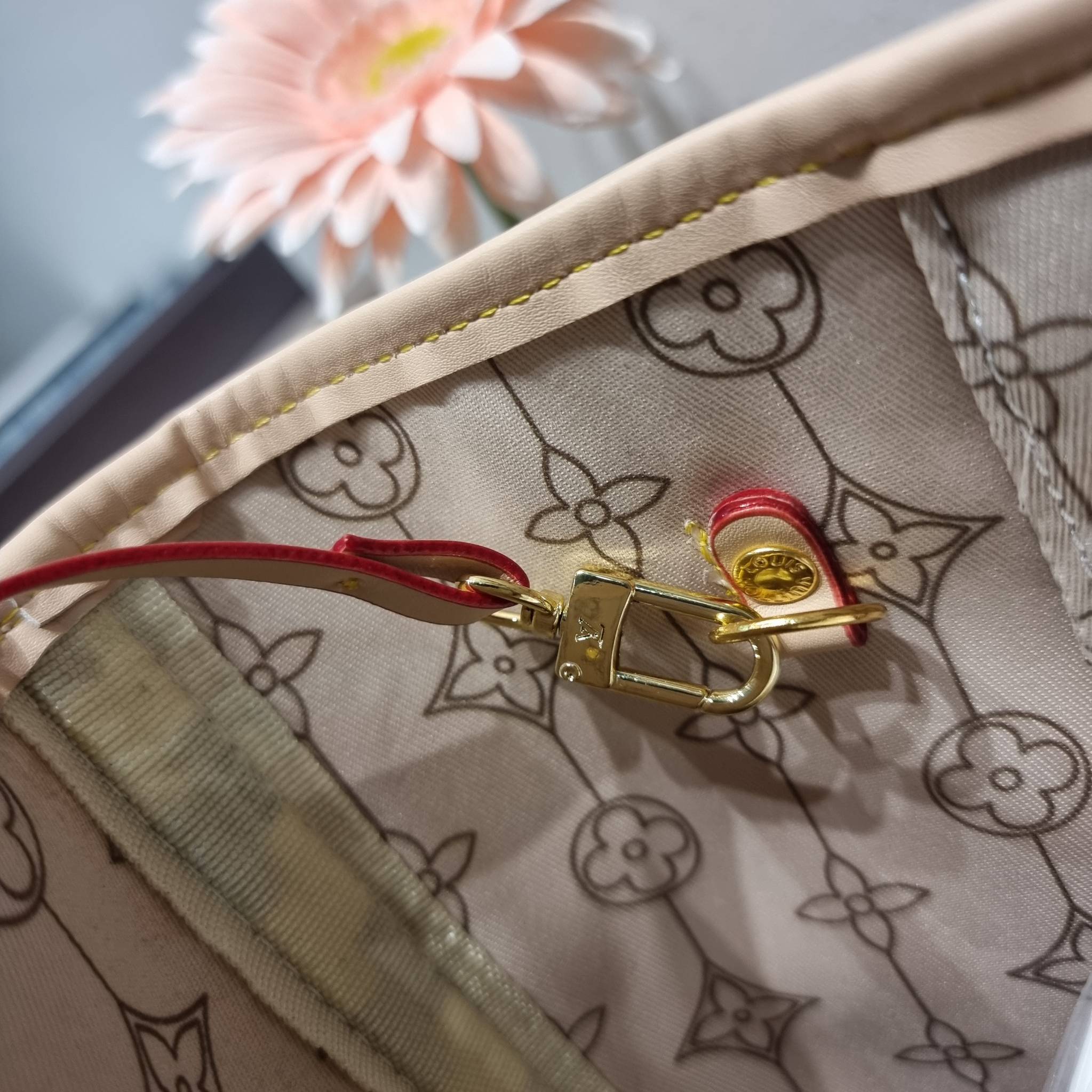 LV Neverfull MM Damier Azur คอลเล็คชั่น Spring Nautical / LV 2IN1 TOTE SET WITH NAUTICAL PRINT ดีไซน์ใหม่ต้อนรับฤดูร้อน กับกระเป๋าสะพายไหล่ใบใหญ่ทรง tote มาพร้อมใบลูก คลาสสิคที่สุด เป็นอีกรุ่นที่มีคนใช้เยอะมากๆ โทนสีละมุน