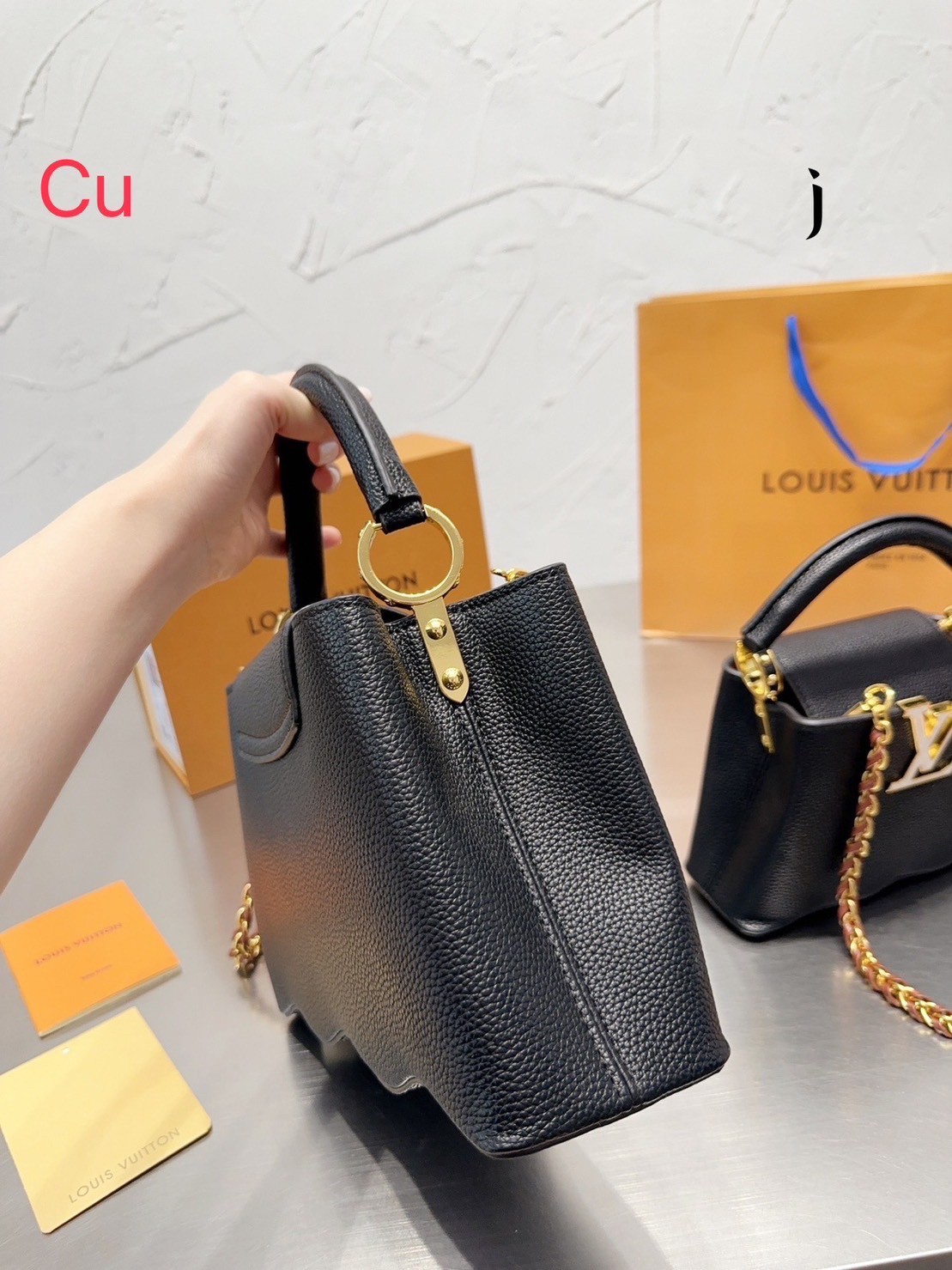 พร้อมส่ง 3 สี 🥂 LV Capucines Top Handle Bag / LV Makes Waves With Its New Capucines แบบใหม่แบบสับ น่ารักมากเว่อร์ ฐานกระเป๋าดีไซน์เวฟ โค้งน่ารัก