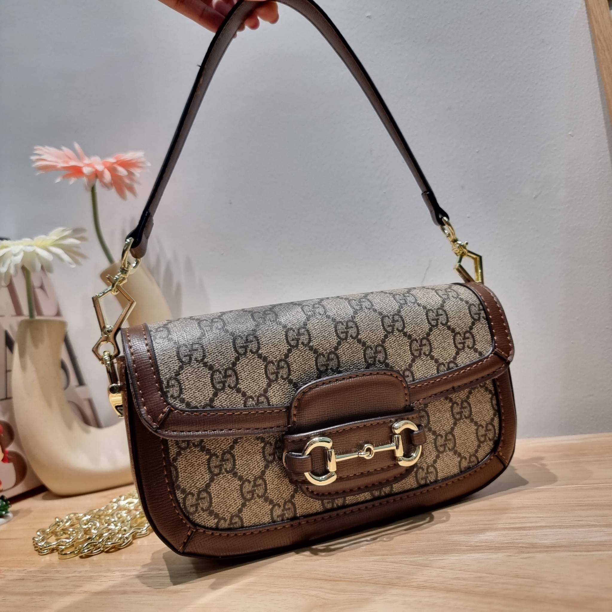 GUCCI Horsebit 1955 shoulder bag / GC STRAP MINI SHOULDER BAG กระเป๋าสะพายไหล่/สะพายข้าง ทรงคลาสสิค ไซส์ใหม่ ตอบโจทย์คนที่ไม่ชอบความใหญ่โต น้องจัดให้ไปเลย!!