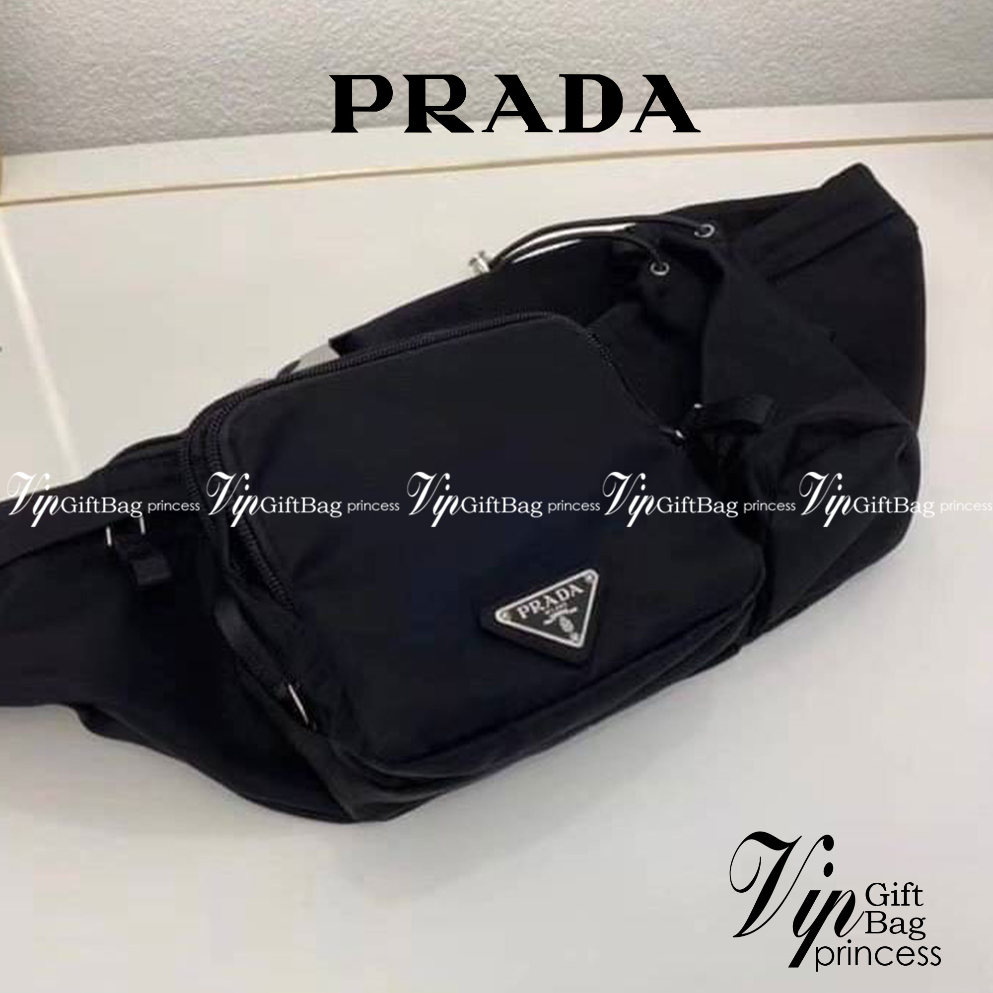 PRADA Premium gift waist bag รุ่น Hothit! กระเป๋าคาดเอว / คาดอก ใช้ได้ทั้งหญิงชาย วัสดุ nylon เรียบหรูดูแพงสไตล์แบรนด์ วัสดุ nylon เปิดปิดด้วยซิป ภายในกว้าง จุได้เยอะ สายปรับได้ ขนาดกำลังดี สะพายคล่องตัวค่ะ ที่สำคัญสะพาย แล้วดูดีมากก Don't miss! .