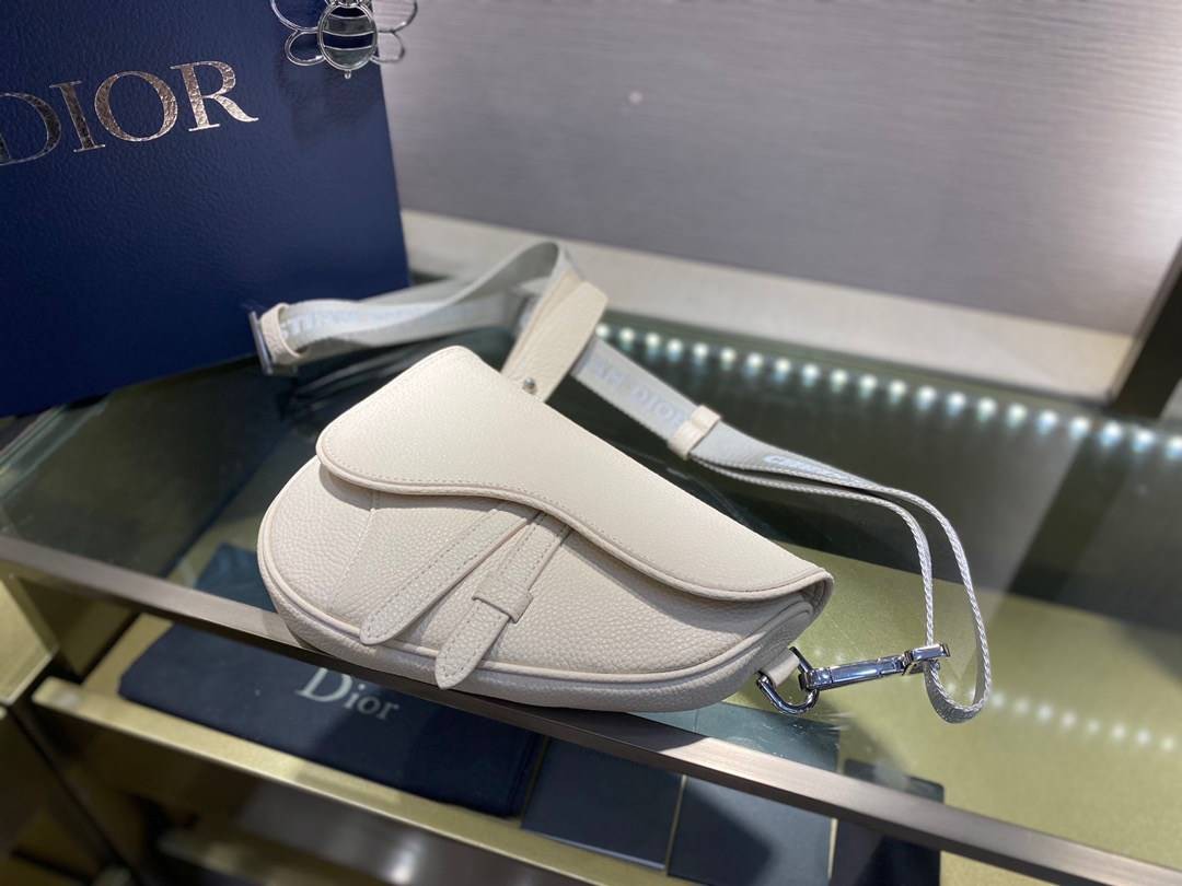 หนังแท้ DIOR GRAINED CAFLSKIN MINI SADDLE BAG พร้อมส่งที่ไทย งานหนังแท้ออริจินอล ภาพสินค้าถ่ายจากงานขายจริง ใช้งานต่างประเทศได้