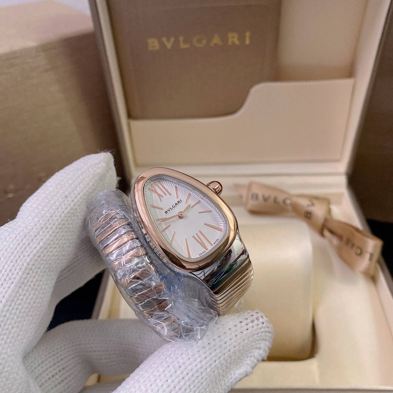 BVLGARI SERPENTI WATCH 24mm 26mm นาฬิกาบุลการี รุ่นหน้าปัดไม่มีเพชร นาฬิกาผู้หญิง ระบบถ่าน Quartz ภาพสินค้าถ่ายจากงานขายจริง