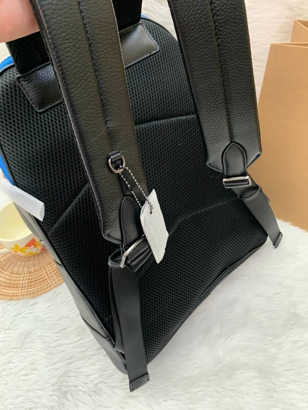 เป้รุ่นใหญ่ คู่ใจไปไหนไปกันค่าาา 🔺ใช้ได้ทั้งชาย//หญิง นะคะรุ่นนี้ Coach C5511 X Peanuts West Backpack In Signature Canvas With Varsity Patches 📌พร้อมส่ง! กระเป๋าสะพายหลังแบบมีหูหิ้ว หนังแท้อย่างดี หนังนิ่มมือดีมากค่ะ! 🌈จุดเด่นตรงด้