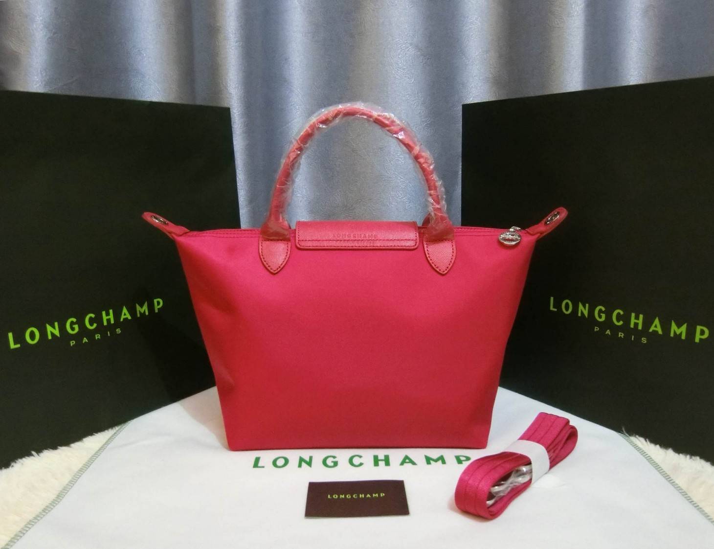 Longchamp Size S สินค้าใหม่ ของแท้!! เป็นล็อตผลิตเกินออเดอร์จากโรงงาน มาพร้อมการ์ด/ถุงผ้าแบรนด์/ถุงกระดาษแบรนด์ Size S: 25 x H. 23 x 16 cm. Color: Rose Pink 270