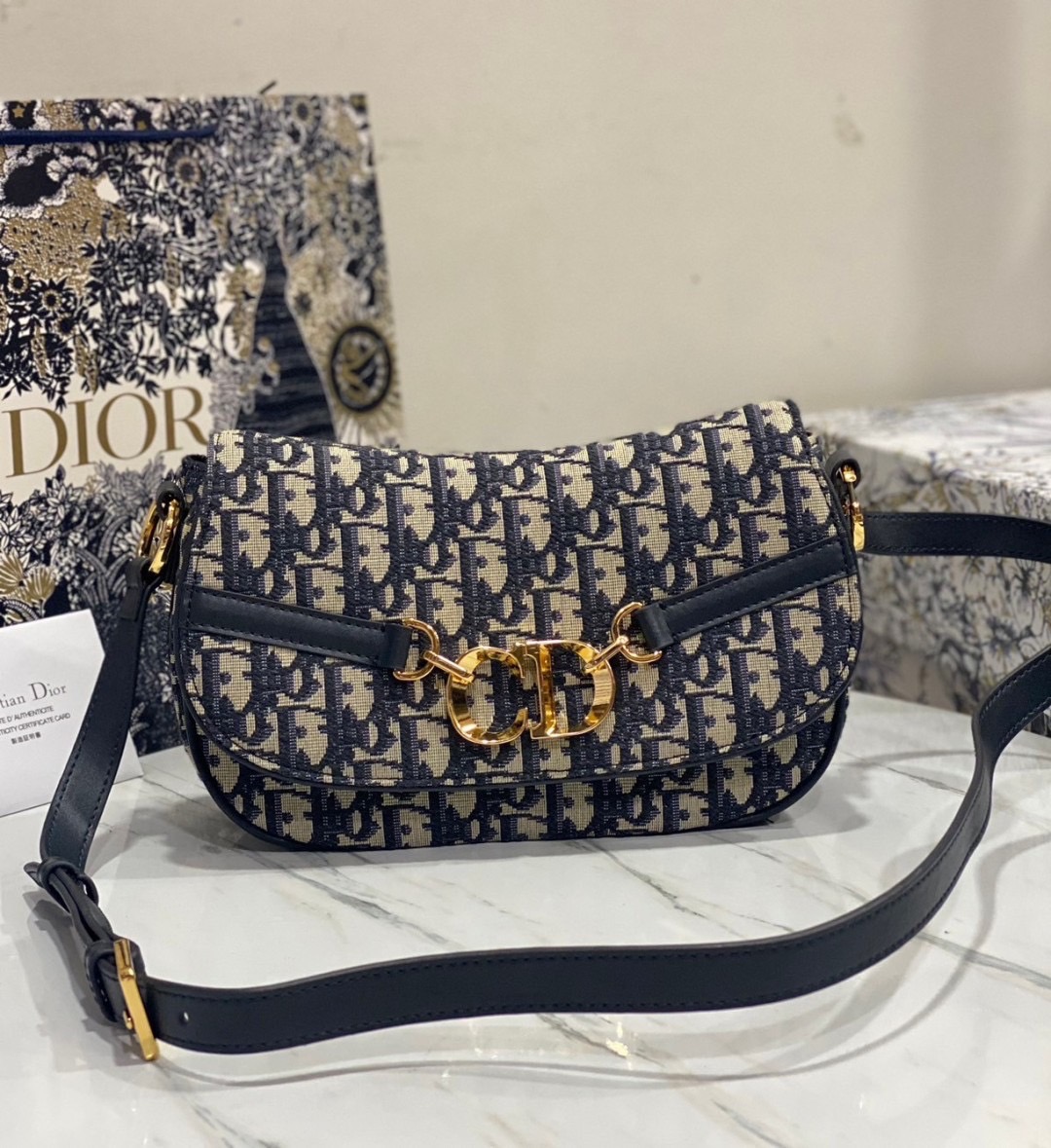 พร้อมส่ง 2 สี Small CD Besace Bag Oblique Jacquard & black calfskin กระเป๋าสะพายดิออร์รุ่นใหม่ เกรดออริ สลับแท้ 1:1 ใช้ต่างประเทศได้ New for the season and appearing in the Spring-Summer 2024