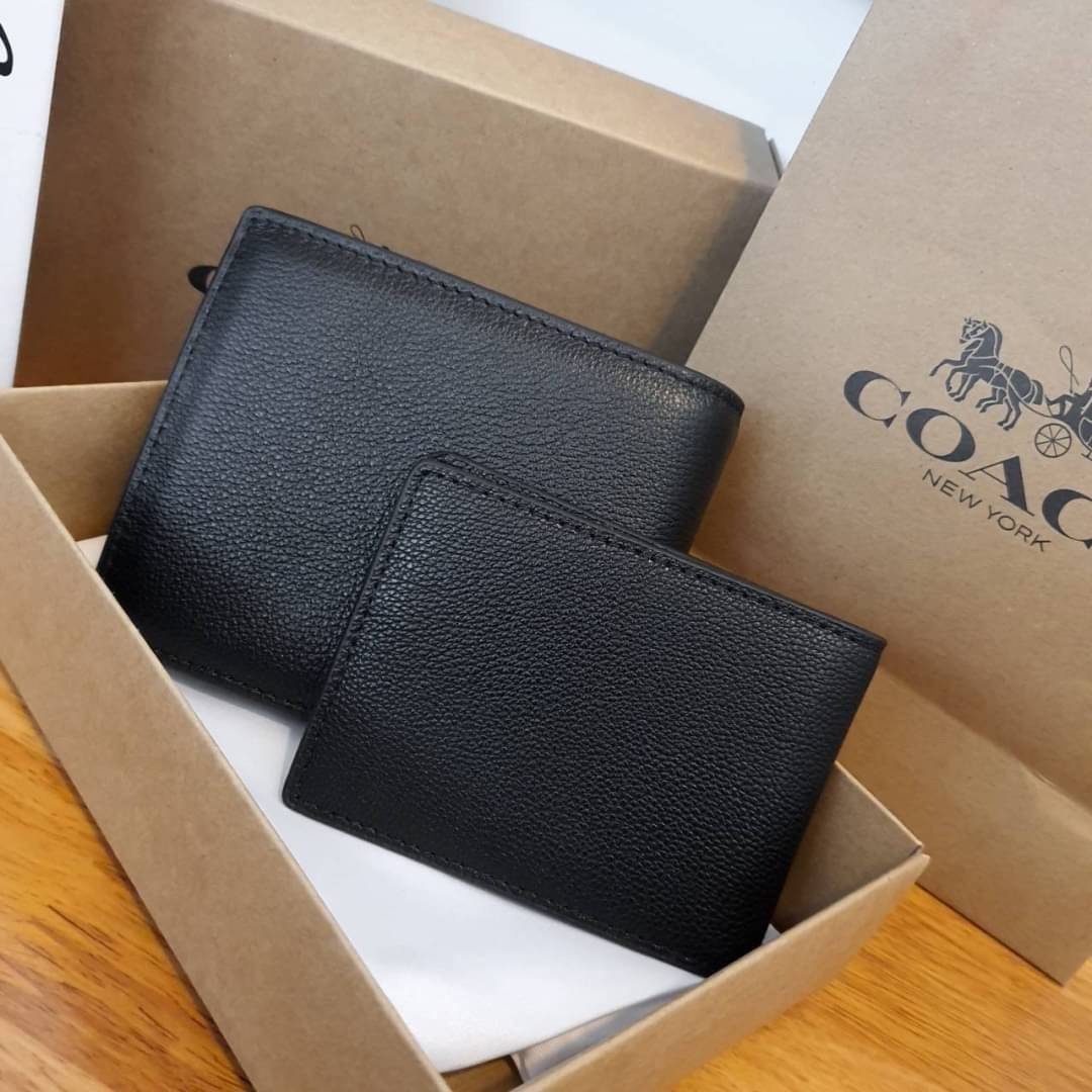 OUTLET 】พร้อมส่งเซ็ตสุดคุ้ม! มาครบ3สีขายดี เซ็ตกระเป๋าสตางค์+กระเป๋าที่ใส่บัตร แบรนด์ดังอย่าง COACH (FACTORY OUTLET) ที่มาพร้อม GIFT BOX สุดหรูอุปกรณ์ครบ! หนังลายและสีเดียวกันทั้งสองใบ ด้านในใส่บัตรได้หลายใบ พร้อมช่องใส่ธนบัตรอีกสองช่อง + ที่ใส่บัตรเพิ่ม(