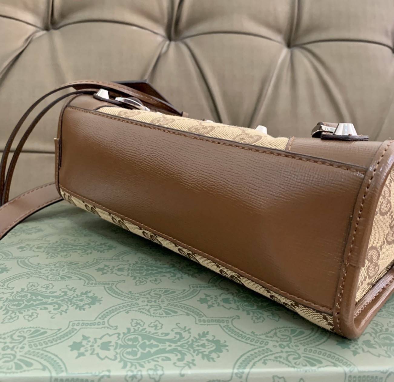 VIP 🥂 Gucci x Balenciaga The Hacker Project Mini Neo Bag คอลเลคชั่นร้อนๆ พร้อมเสิร์ฟ ที่่มีการผสมผสานระหว่างGucci & Balenciaga เข้าไว้ด้วยกัน ดีไซน์ล้ำสมัย วัสดุCanvas เย็บขอบด้วยหนังcalfskin อะไหล่เงิน ลวดลายสดใส ประทับตัวอักษรBalenciaga ลงบนผ้าเ