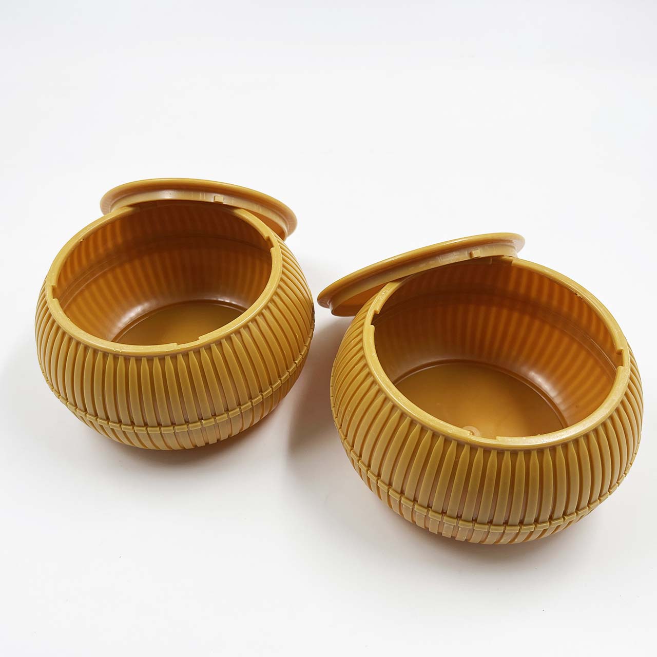 โถหมากล้อมพลาสติกฝาหมุนสีเหลือง