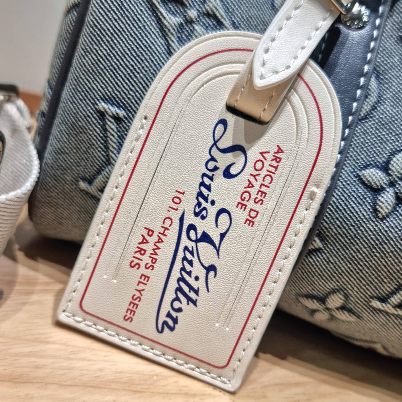 LV bandouliere 25 washed denim monogram keepall bag ใหม่ล่าสุด กับกระเป๋าทรงหมอนสุดฮิต ที่มาในรูปแบบ washed denim สวยคลาสสิค ดูแพงสุดๆ