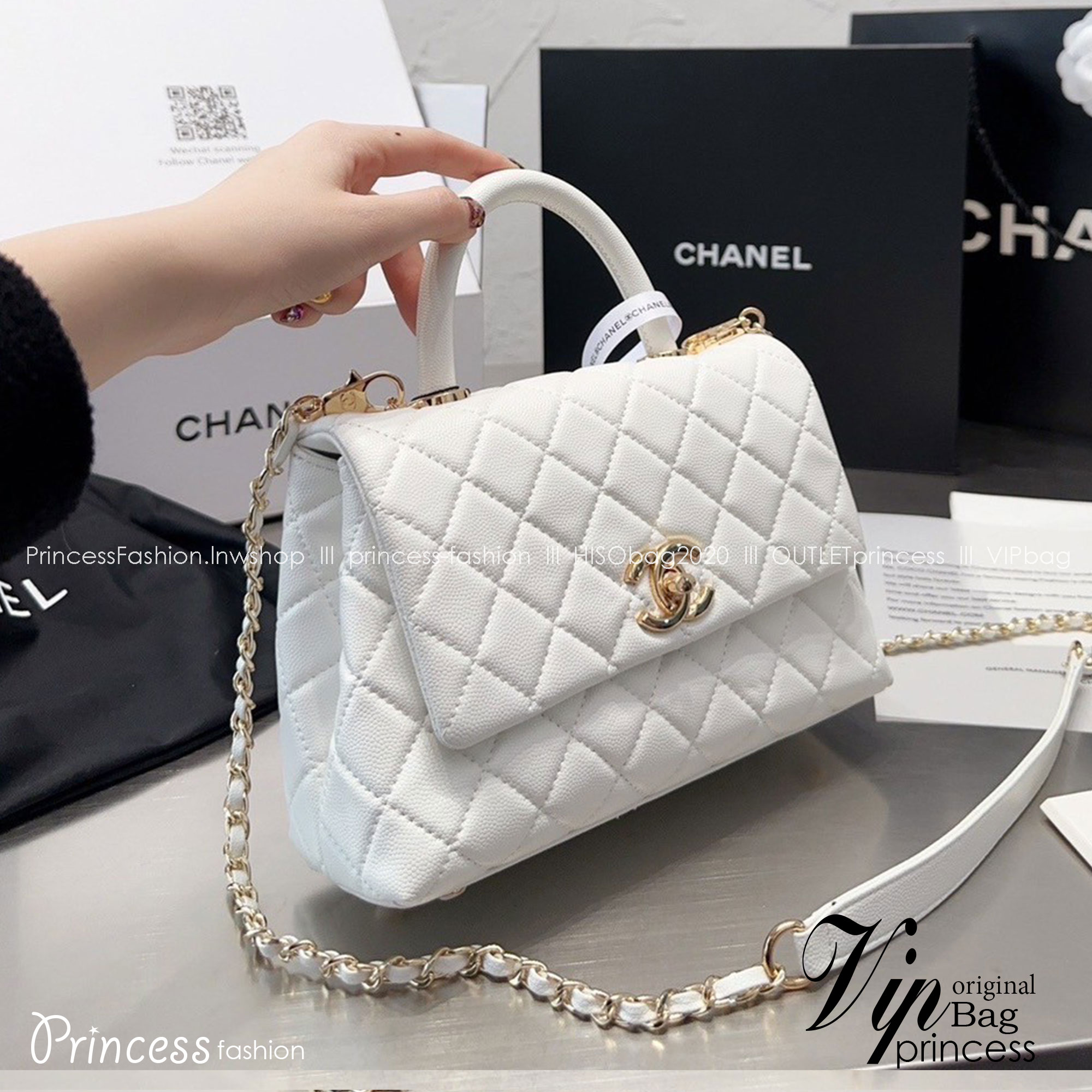 Chanel Coco Top Handle Bag 9" / Chanel Bag พร้อมส่ง กระเป๋าสะพายสุดคลาสสิค สวยหรูพร้อมมือจับในตัว งานหนังเรียบ อะไหล่ทองสวยมาก มาพร้อมกล่อง อปก ครบเซ็ท รอบนี้จัดราคาพิเศษสุดคุ้มค่ะ ใช้งานต่างประเทศได้ ภาพถ่ายจากงานขายจริง