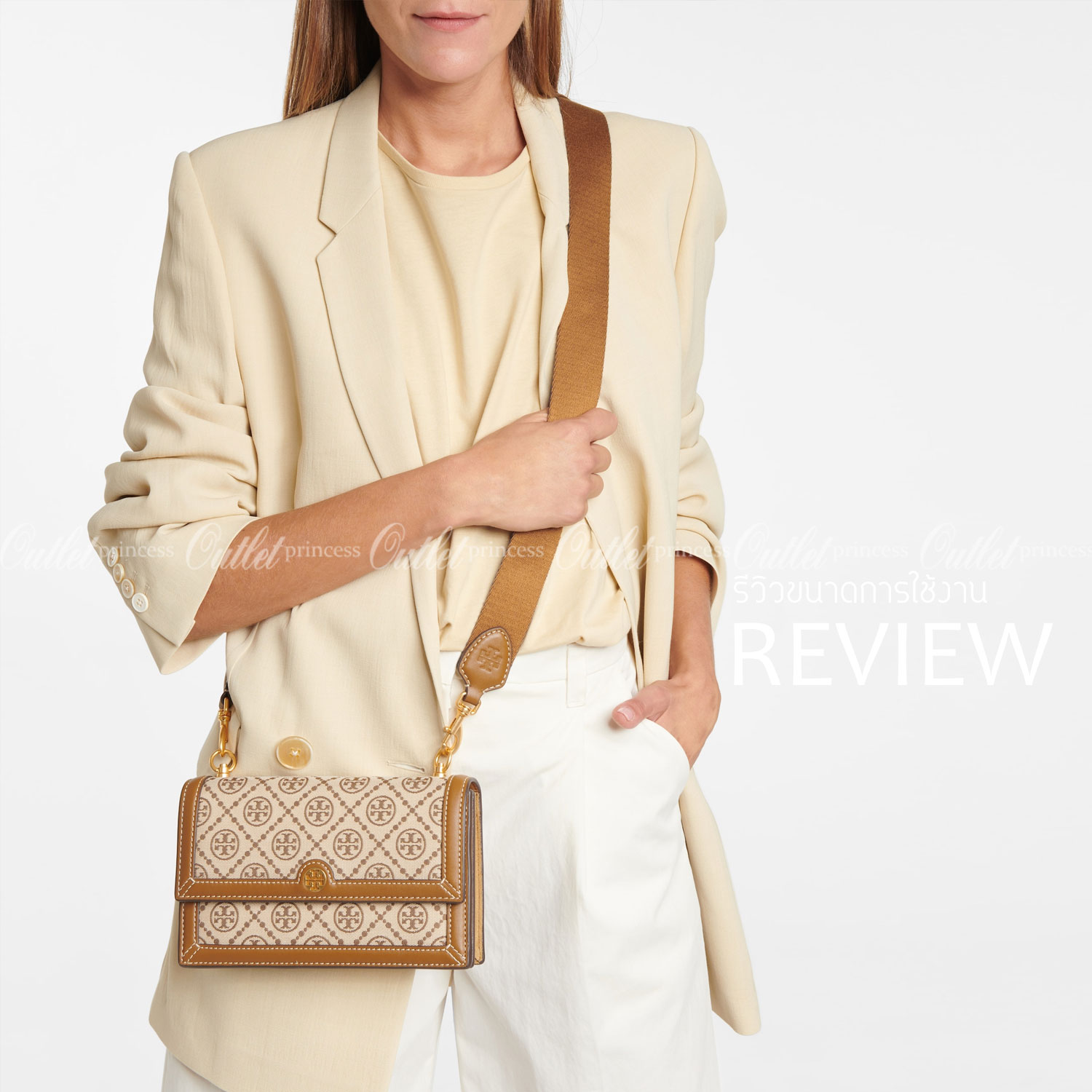 สีใหม่ Hazelnut Medium Size TORY BURCH T Monogram jacquard shoulder bag คอลเลคชั่น T Monogram สำหรับคอลเลคชั่นฤดูใบไม้ผลิ 2021 เราสร้างสรรค์ลายโมโนแกรมที่ได้รับแรงบันดาลใจมาจากลวดลายการถักทอผ้าห่มของชาว Pennsylvania Dutch แบบดั้งเดิม เป็นการเฉลิมฉลองโลโก้