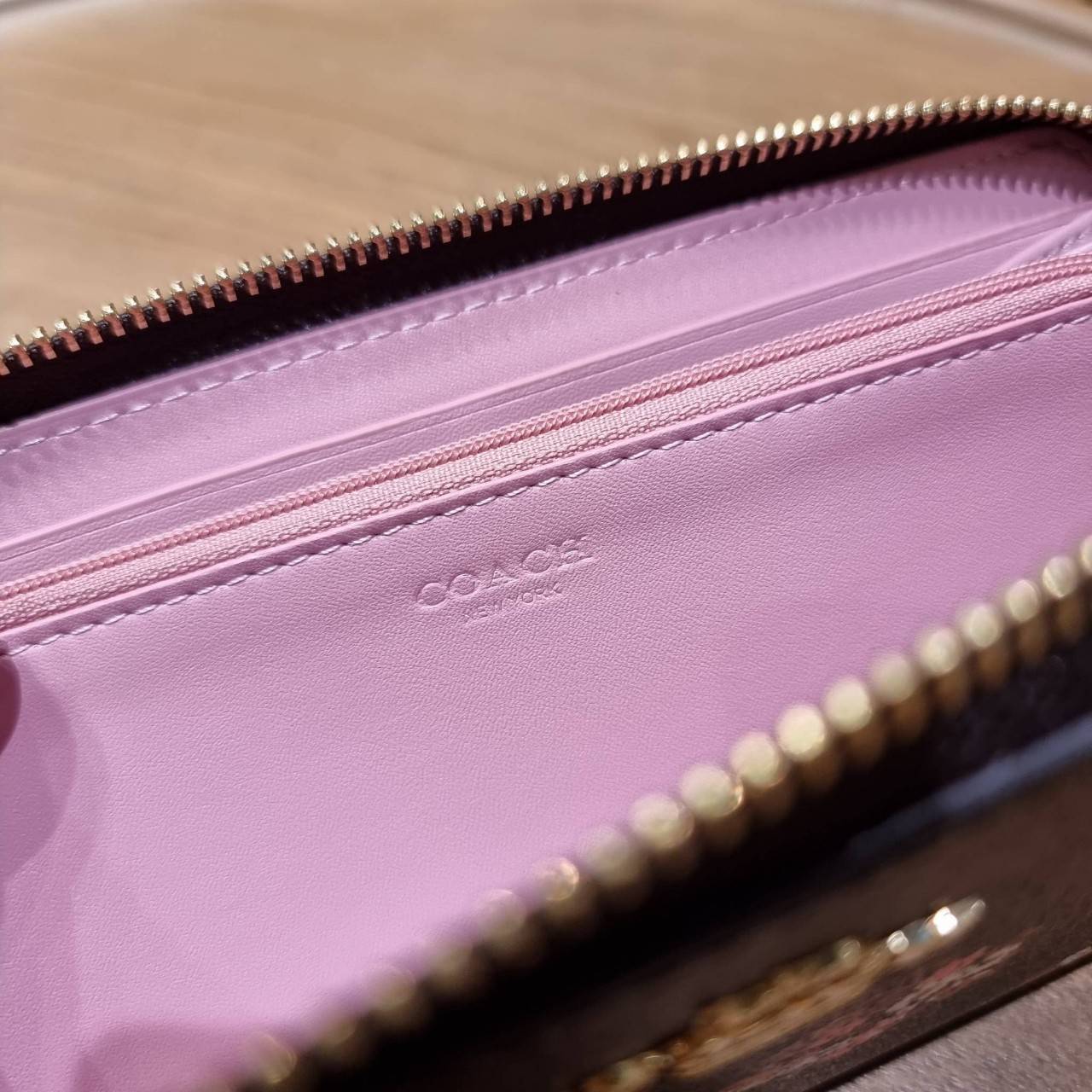 COACH ACCORDION ZIP WALLET IN SIGNATURE CANVAS WITH PRAIRIE ROSE / JUMBO FLORAL / CAMO ROSE FLORAL / MEDLEY BOUQUET PRINT ((F31572/F39189/F26290/F2859)) สวยคลาสสิคไม่มีใครเกิน!! กระเป๋าสตางค์ใบยาว ลวดลายสวย สีสันโดดเด่น วัสดุหนังแคนวาสเคลือบ เปิด-ปิดด้วยซ