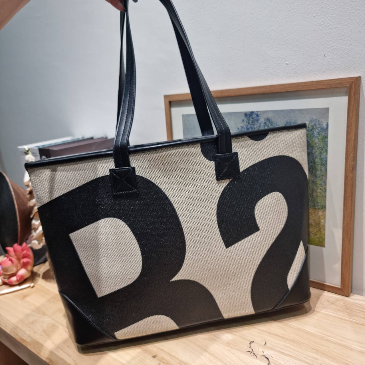 Rally movement tote bag กระเป๋าทรงโท้ท ดีไซน์คลาสสิค เรียบง่ายแต่ดูแพง มีระดับสุดๆ ไอเท็มสุดปัง ออกมาก็ sold out ไวมากๆ รุ่นใหม่และเป็นรุ่นที่ตามหา