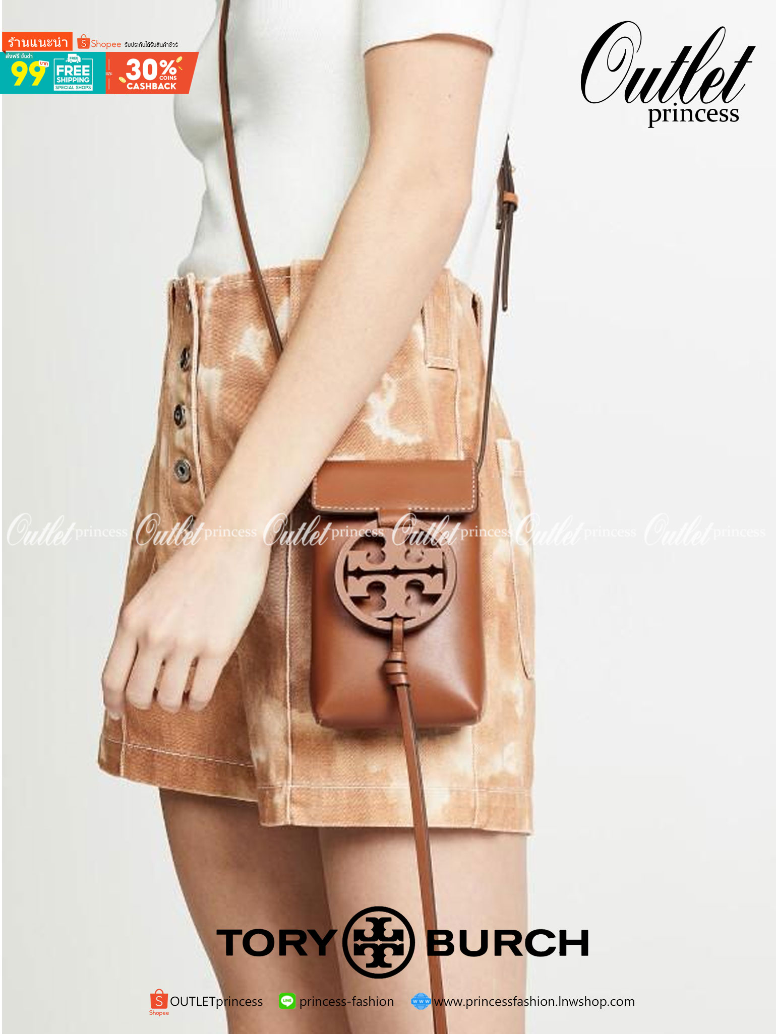 TORY BURCH MILLER METAL PHONE CROSSBODY อีกหนึ่งกระเป๋าใส่มือถือรุ่นฮิตที่เชื่อว่าหลาย ๆ คนต้องเคยเห็นผ่าน ๆ ตามาอย่างแน่นอน กับแบรนด์ Tory Burch ดีไซน์กระเป๋าทรงฝาพับแม่เหล็กใช้งานง่าย มาพร้อมดีเทล Logo สีเดียวกับเฉดสีของกระเป๋า แต่ยังมีความน่ารักด้วยทรง